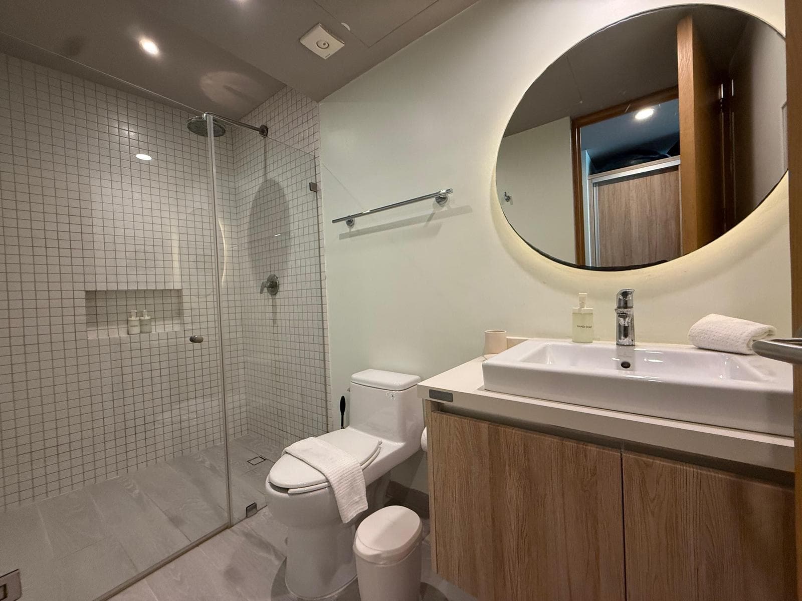 FURNISHED APARTMENT JUST STEPS FROM THE BEACH
