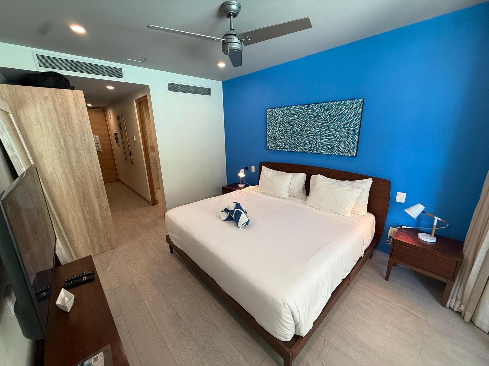 FURNISHED APARTMENT JUST STEPS FROM THE BEACH