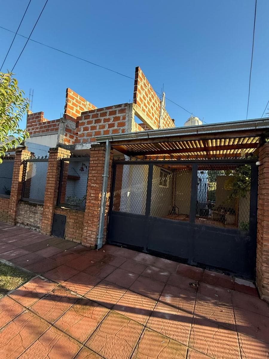 House in Quilmes Oeste