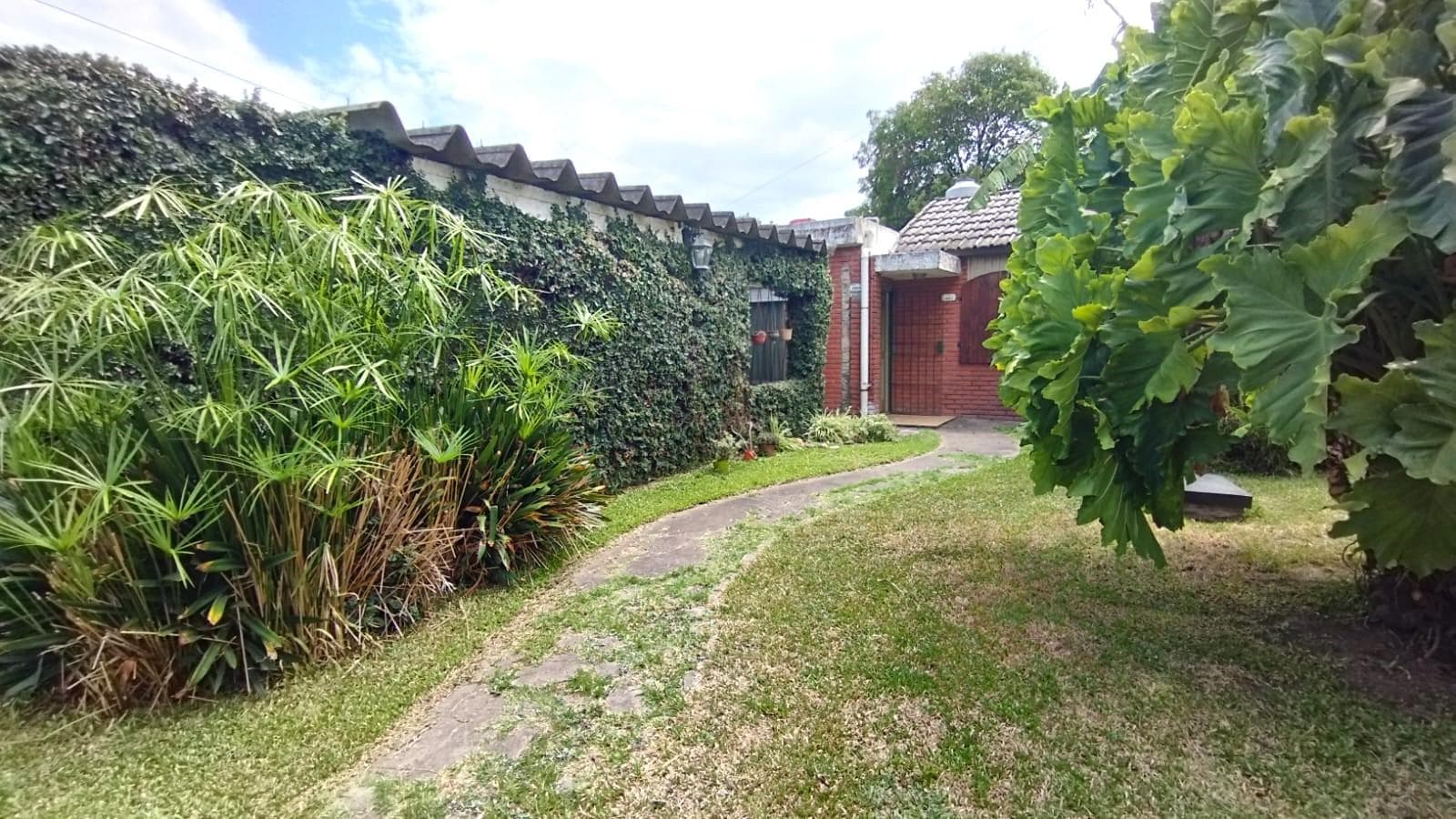 5-ROOM HOUSE NEAR SAN MIGUEL PARK—ELIGIBLE FOR A LOAN