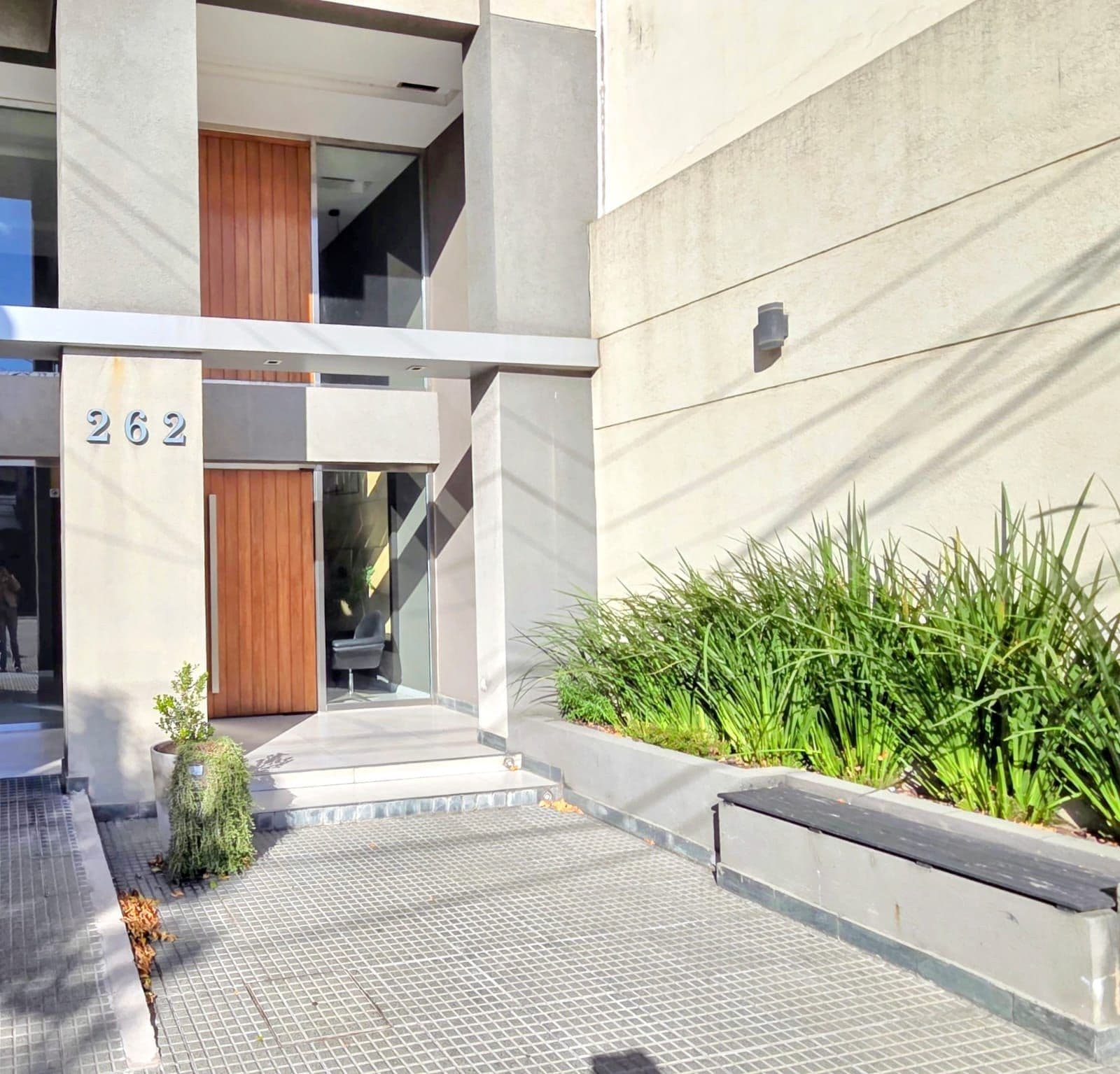 Apartment for Rent - East Banfield