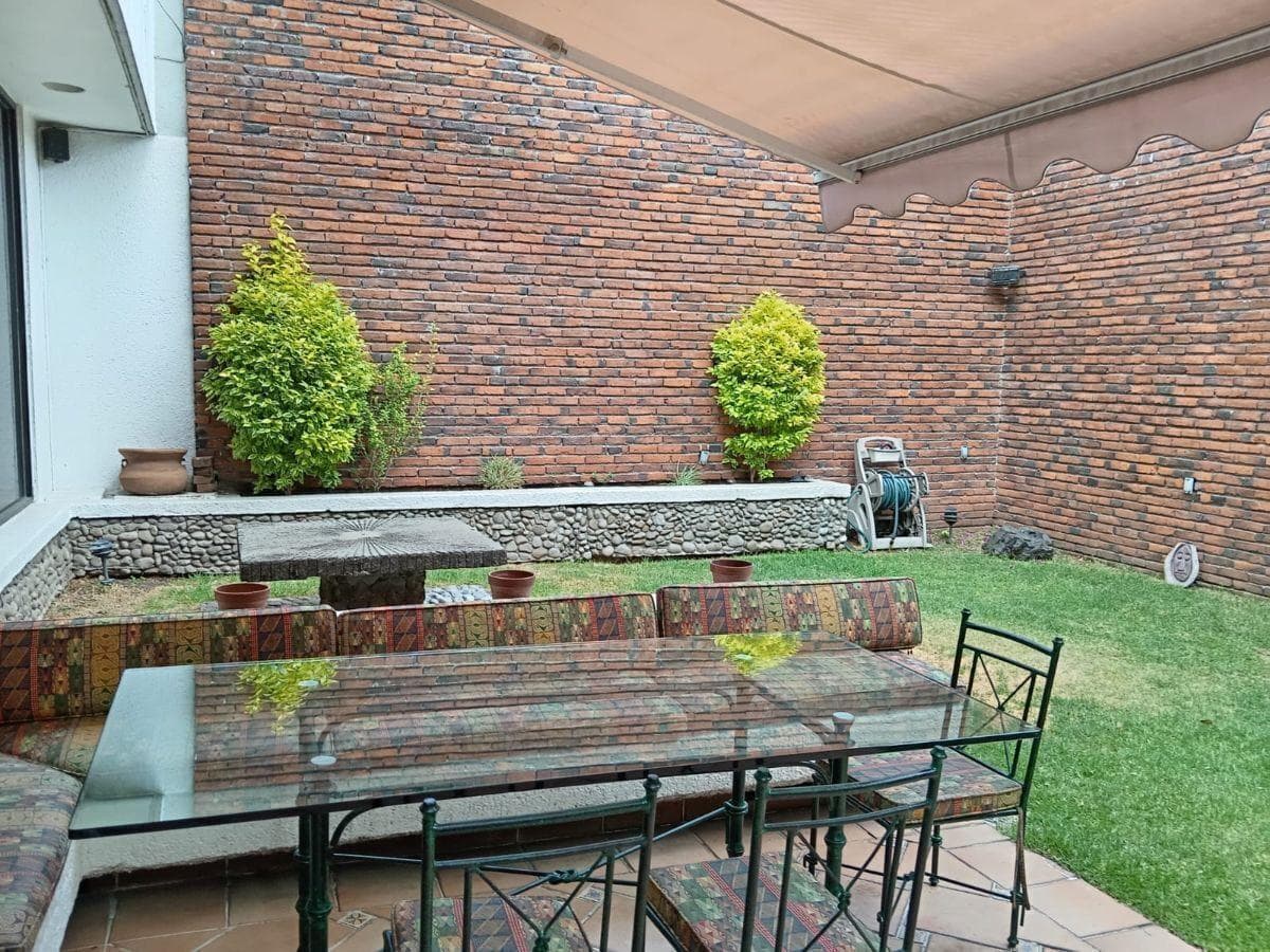 Condominium Unit for Sale in Olivar de los Padres with a Garden