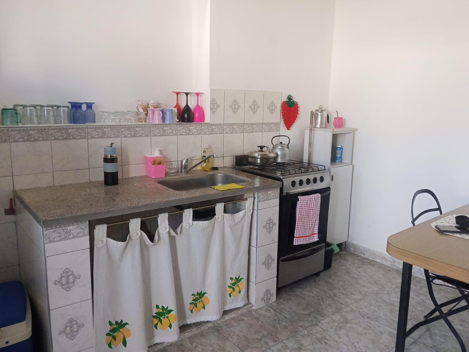 HOUSE FOR SALE PLUS TWO APARTMENTS IN VILLA MERCEDES, SAN LUIS.