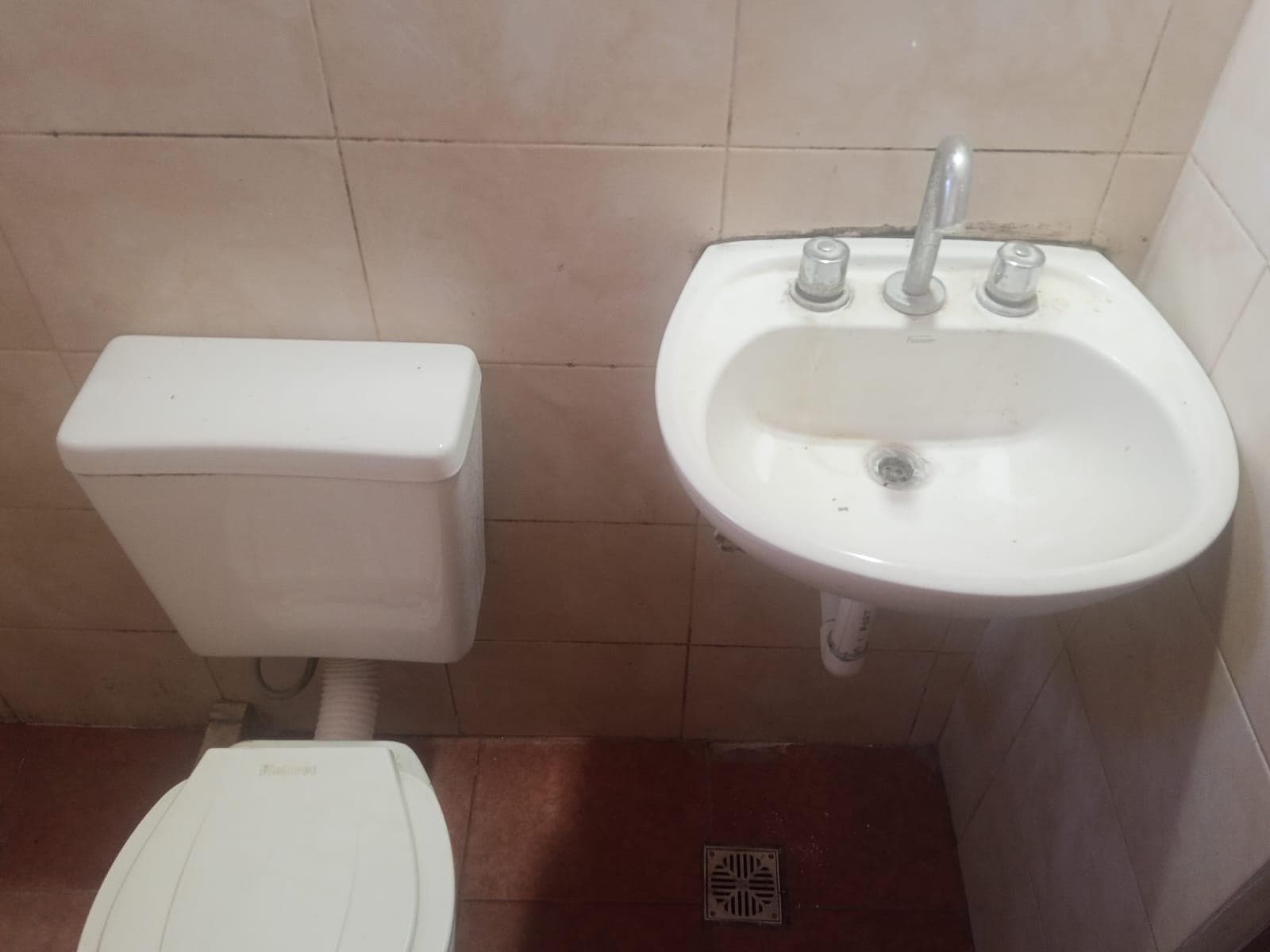 HOUSE FOR SALE PLUS TWO APARTMENTS IN VILLA MERCEDES, SAN LUIS.