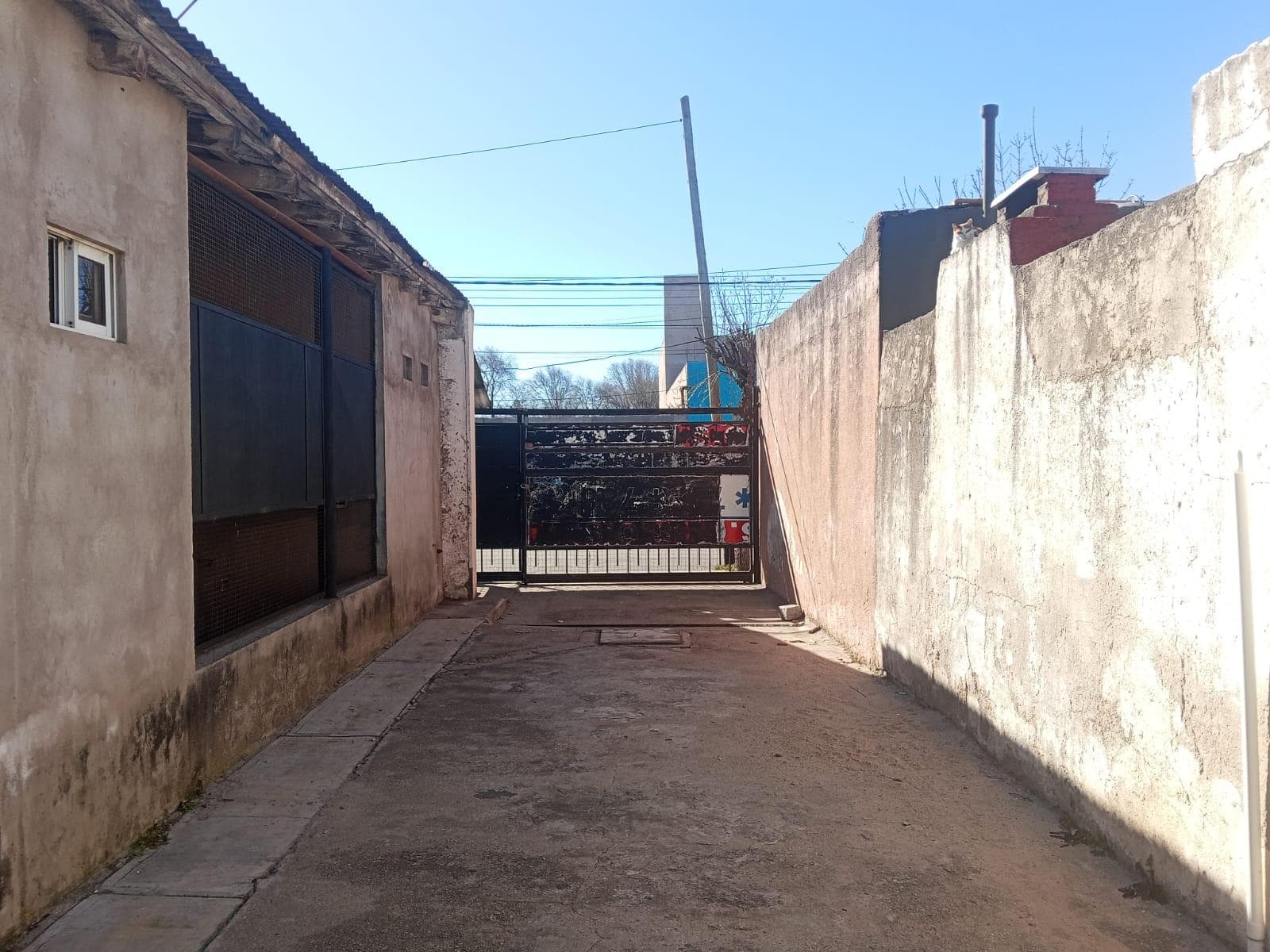 HOUSE FOR SALE PLUS TWO APARTMENTS IN VILLA MERCEDES, SAN LUIS.