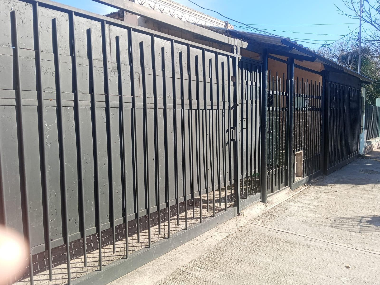 HOUSE FOR SALE PLUS TWO APARTMENTS IN VILLA MERCEDES, SAN LUIS.