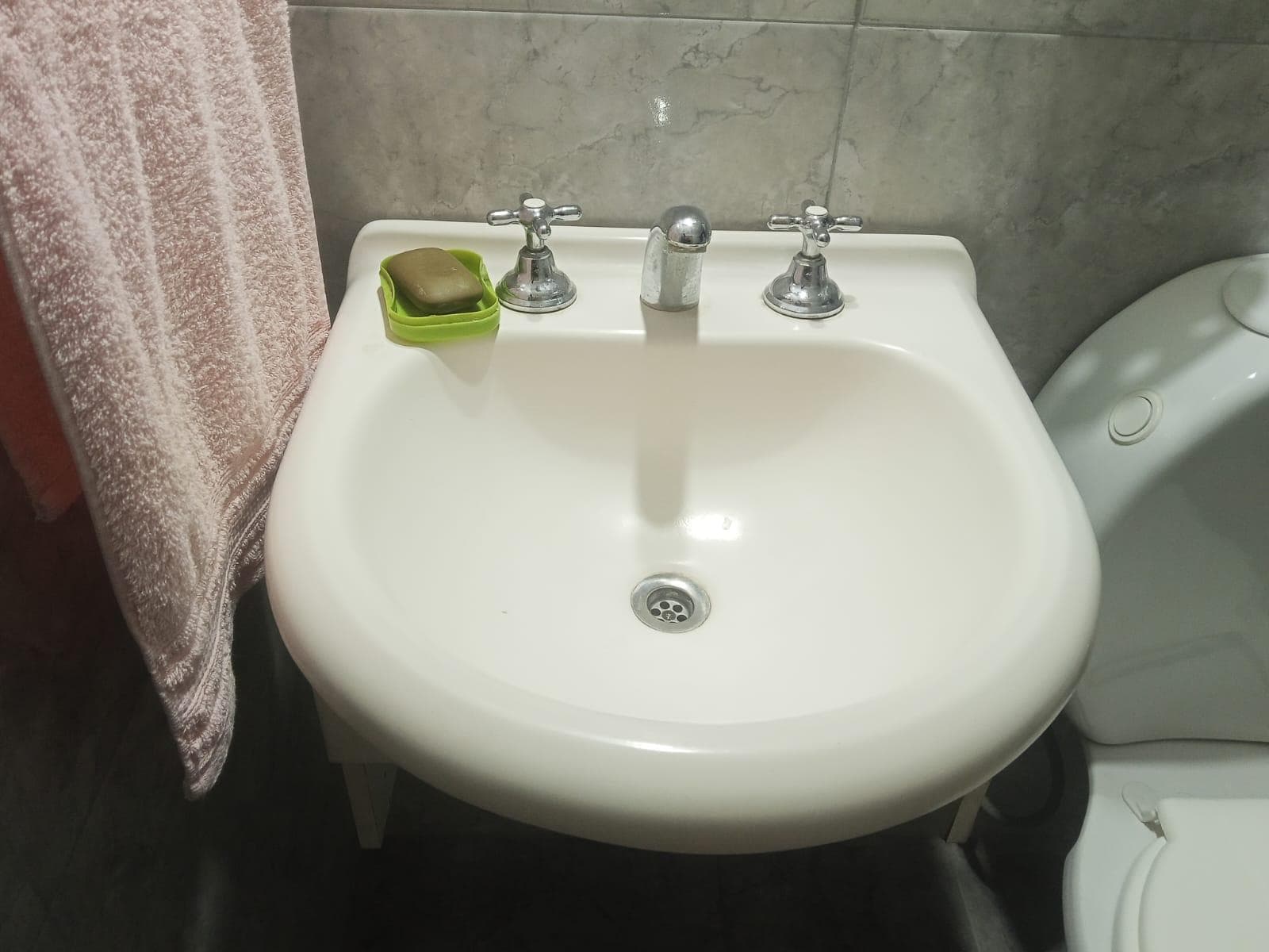 HOUSE FOR SALE PLUS TWO APARTMENTS IN VILLA MERCEDES, SAN LUIS.