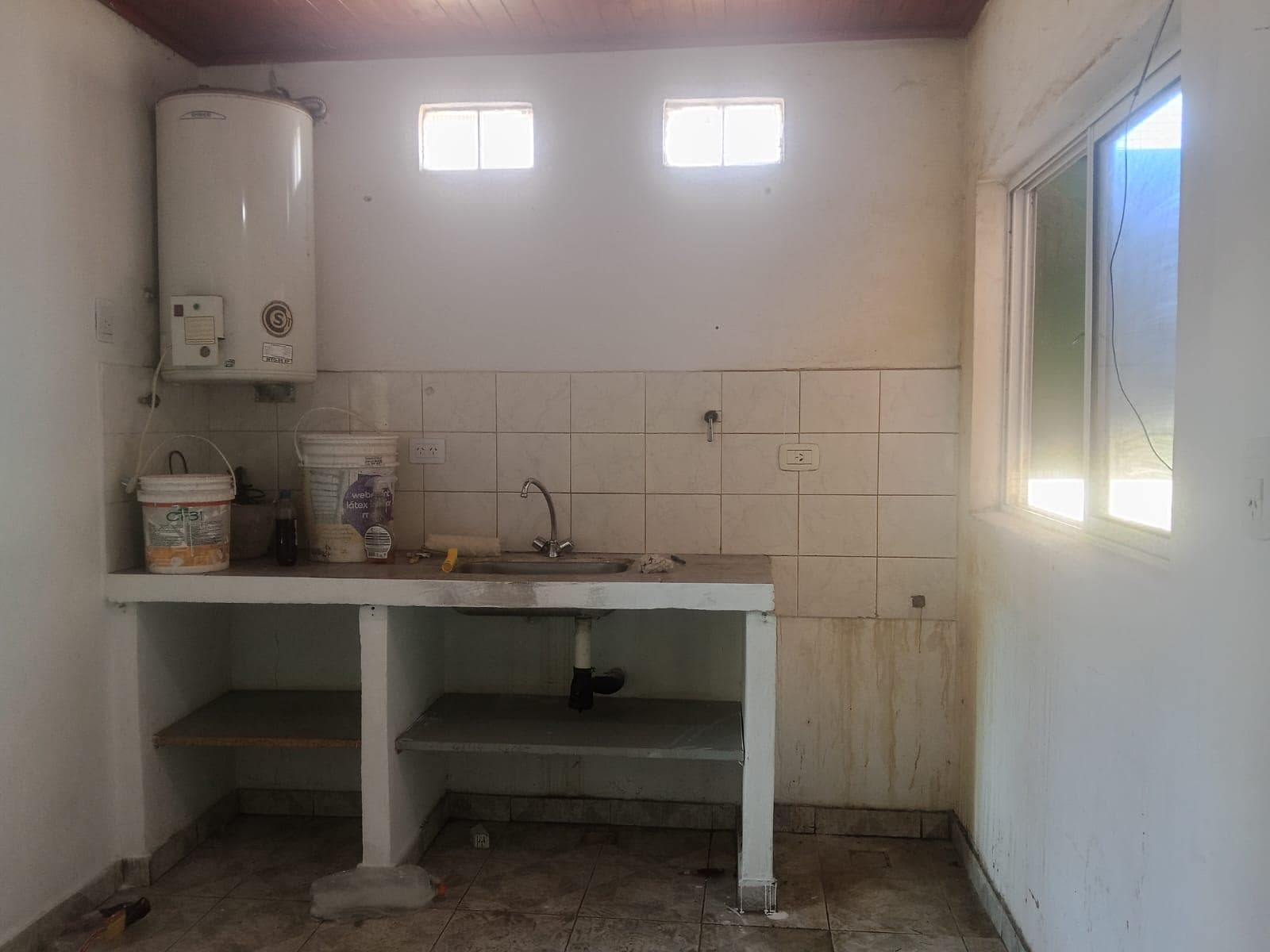 HOUSE FOR SALE PLUS TWO APARTMENTS IN VILLA MERCEDES, SAN LUIS.