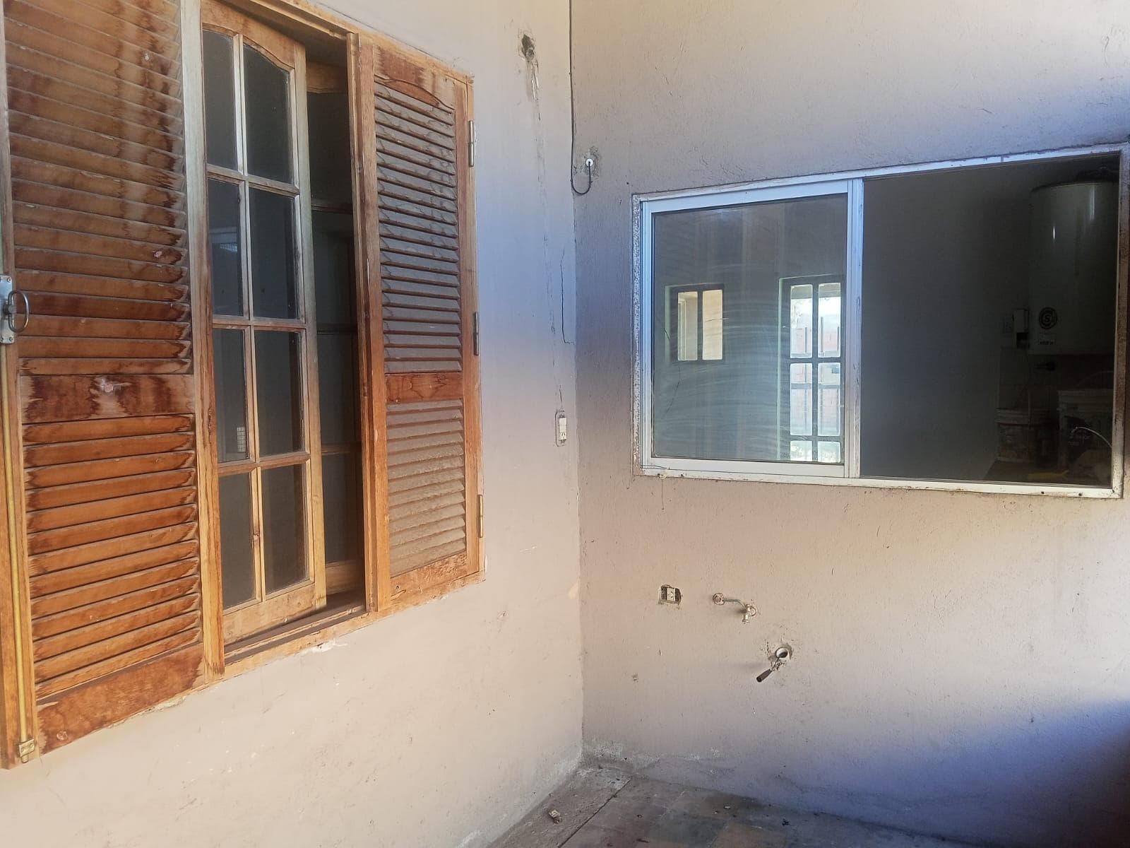 HOUSE FOR SALE PLUS TWO APARTMENTS IN VILLA MERCEDES, SAN LUIS.