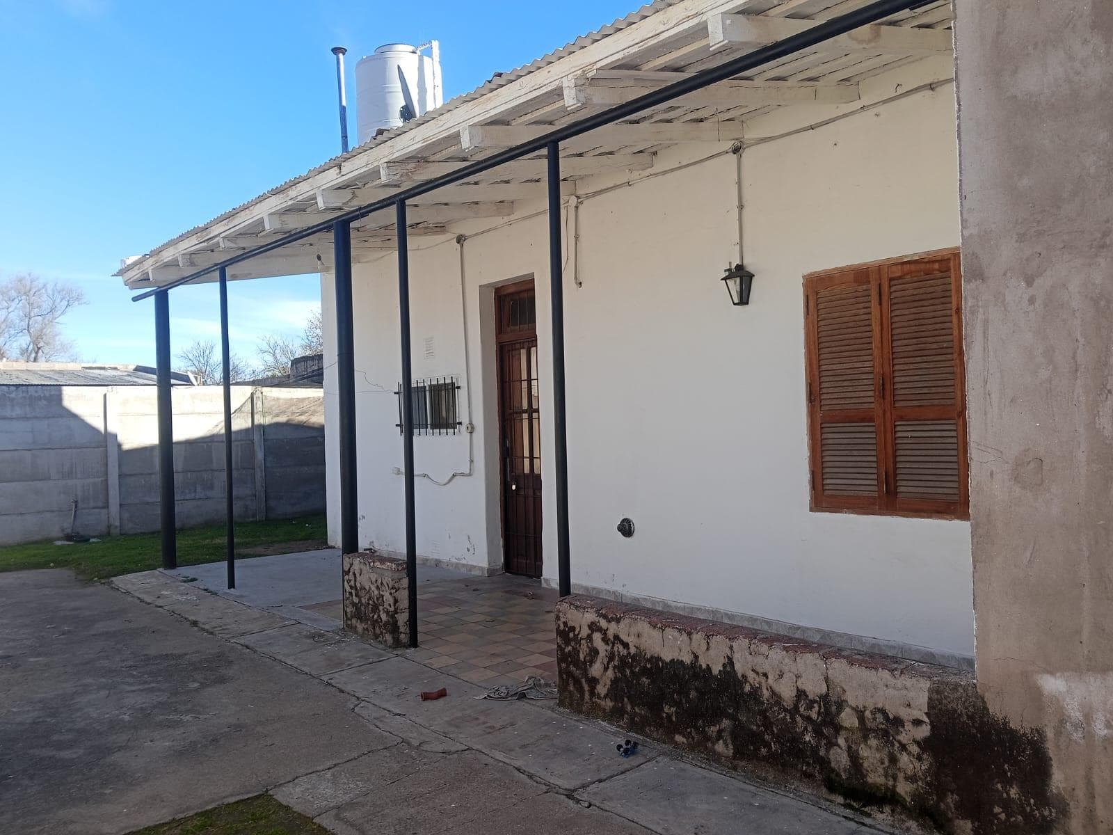 HOUSE FOR SALE PLUS TWO APARTMENTS IN VILLA MERCEDES, SAN LUIS.