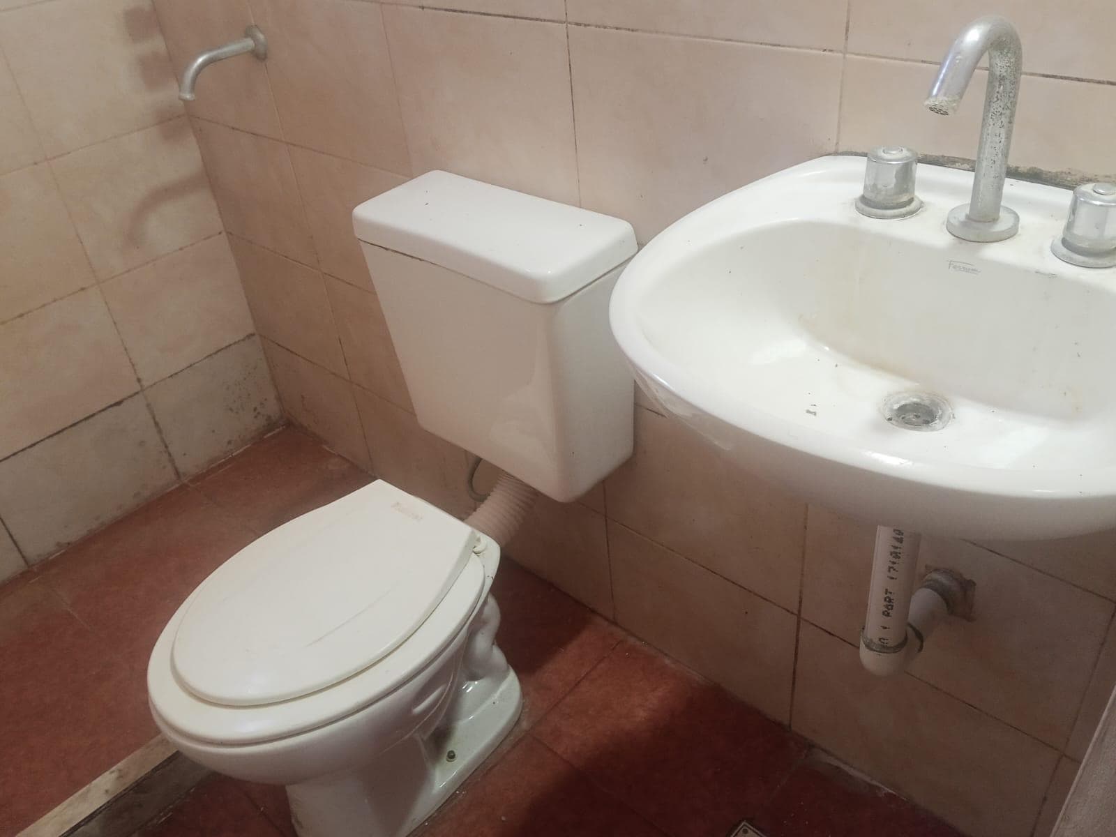 HOUSE FOR SALE PLUS TWO APARTMENTS IN VILLA MERCEDES, SAN LUIS.