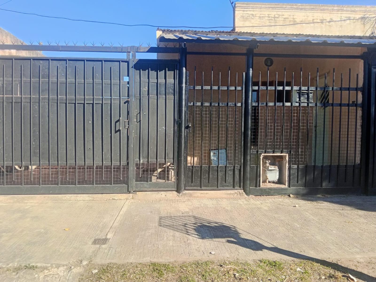 HOUSE FOR SALE PLUS TWO APARTMENTS IN VILLA MERCEDES, SAN LUIS.