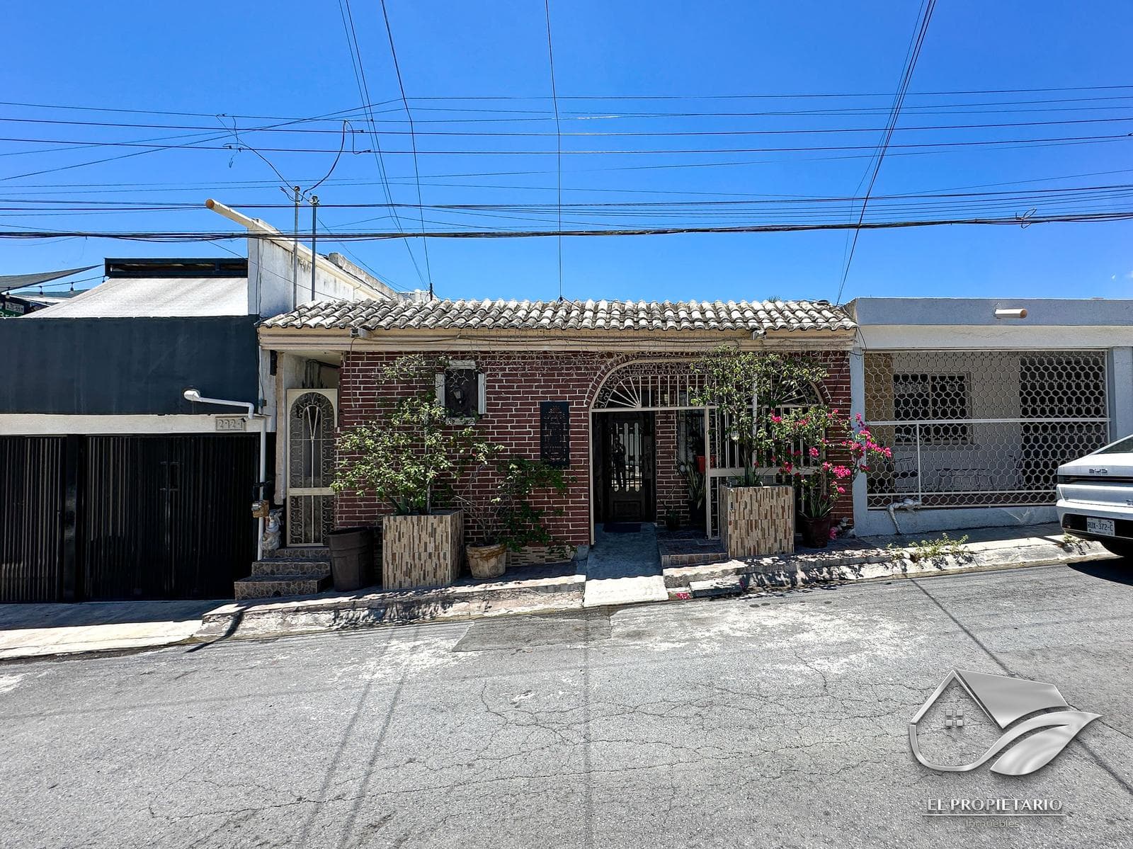5-Bedroom House for SALE with Separate Apartment // South Area - Tec de Monterrey