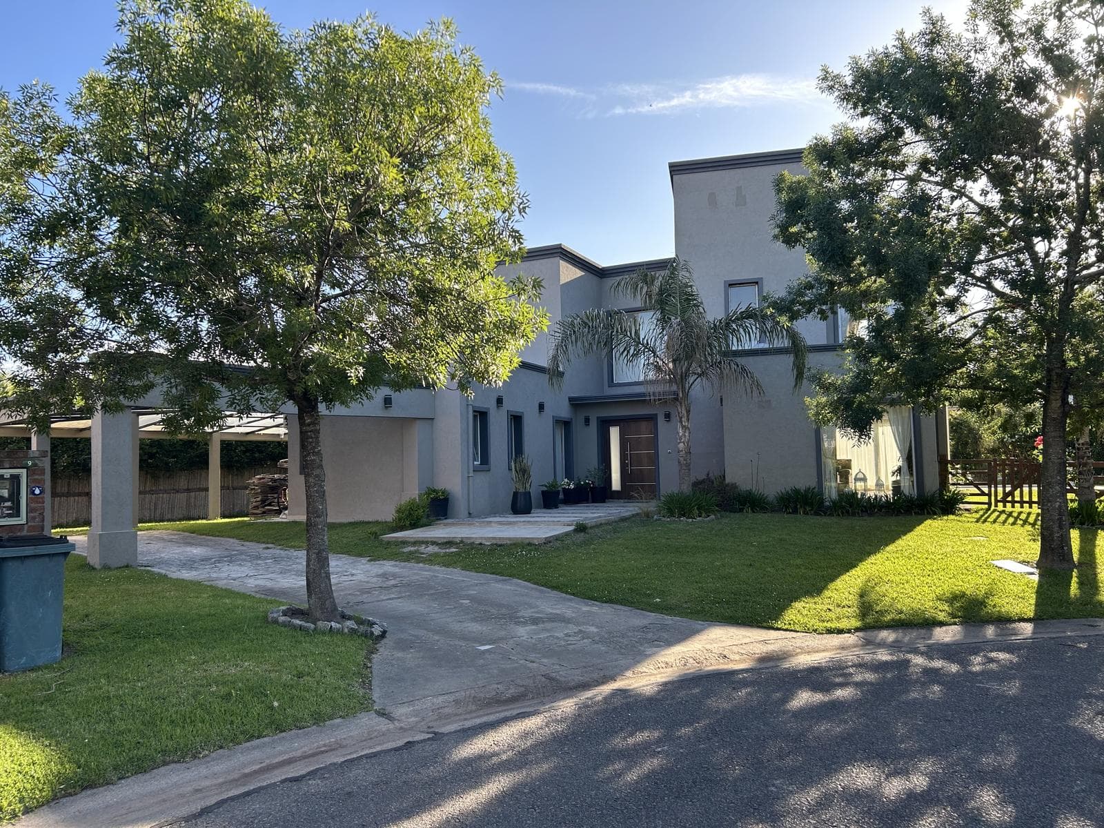 House on a large lot set back from the street on a cul-de-sac, with plenty of privacy!