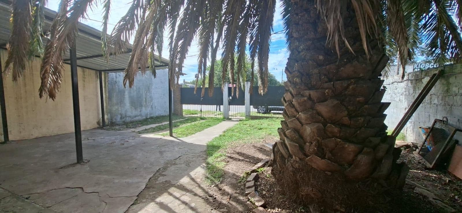4-room house with patio on José Clemente Paz Street