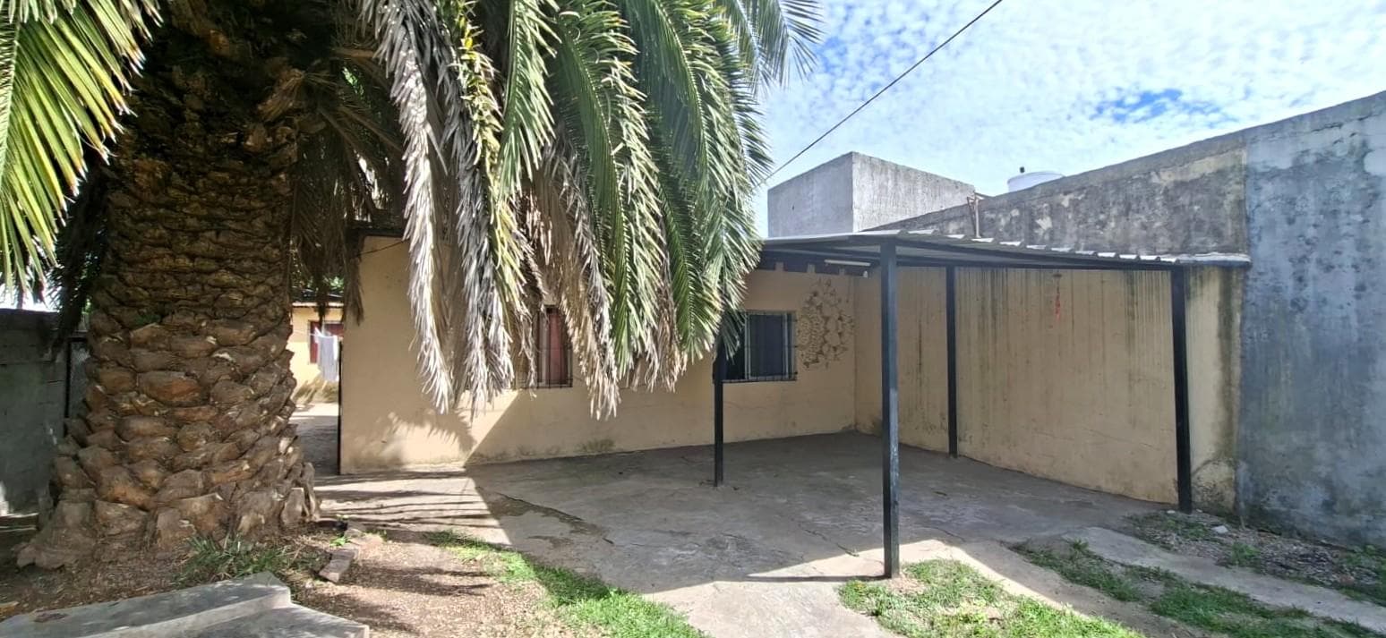 4-room house with patio on José Clemente Paz Street