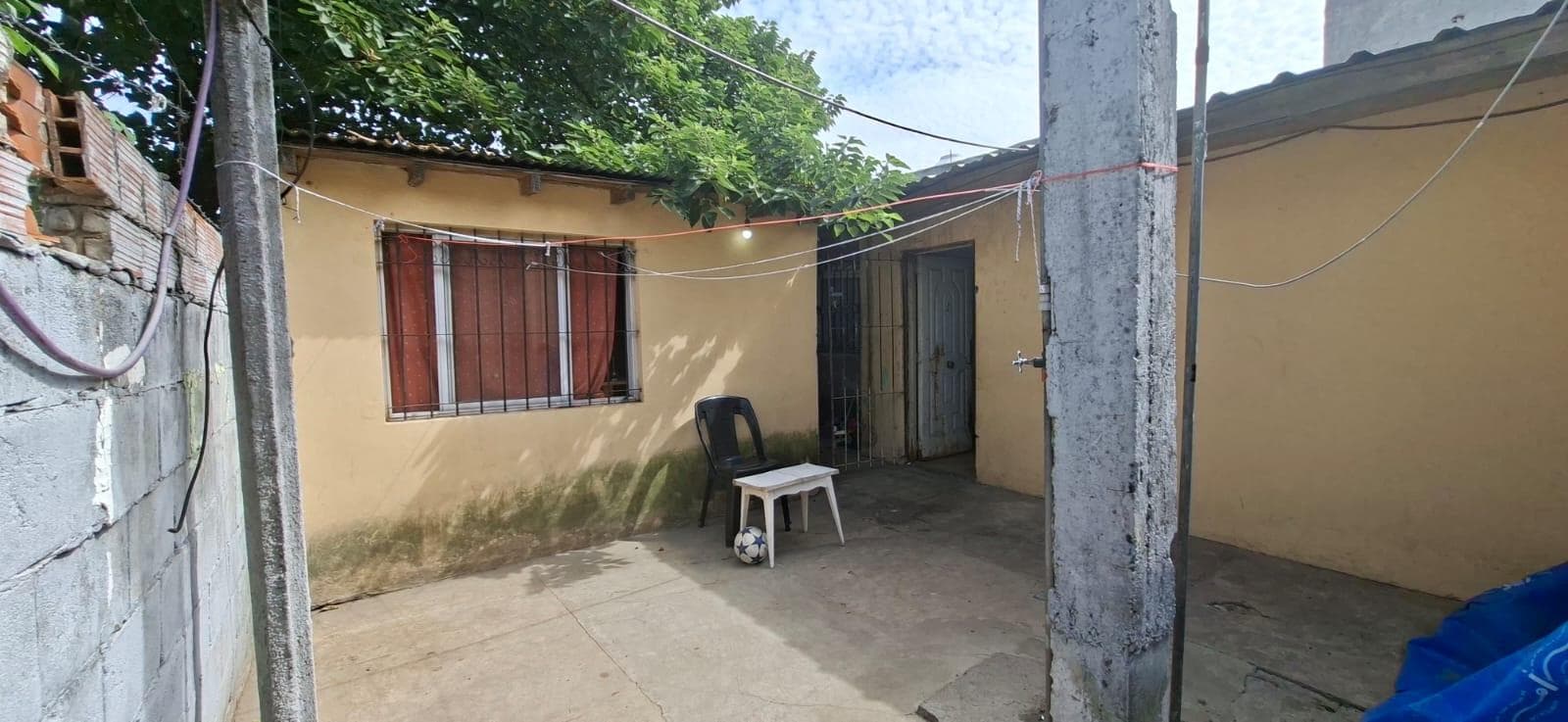 4-room house with patio on José Clemente Paz Street