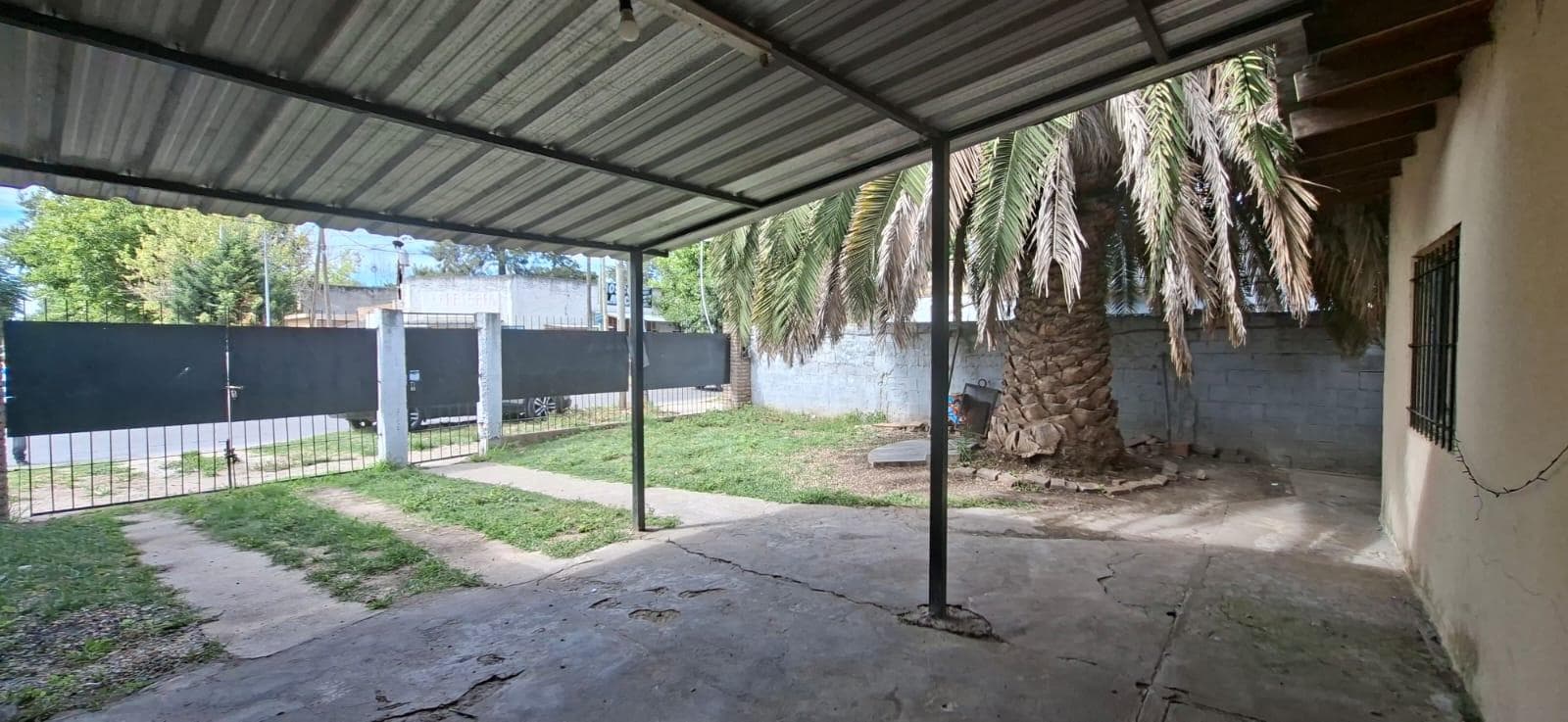 4-room house with patio on José Clemente Paz Street
