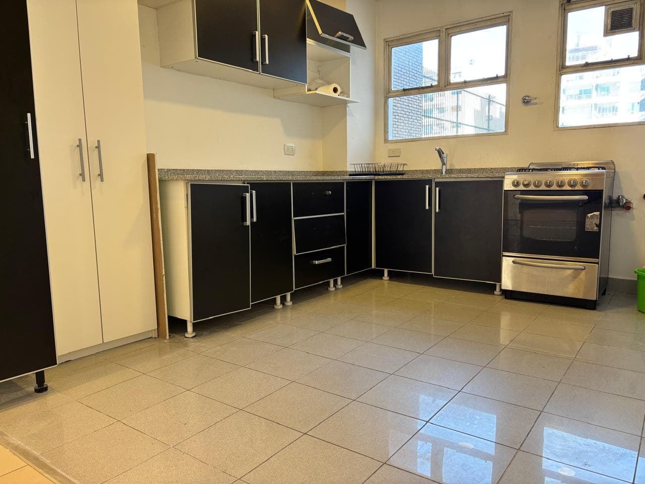 3- or 4-room apartment with amenities and a garage. North Almagro
