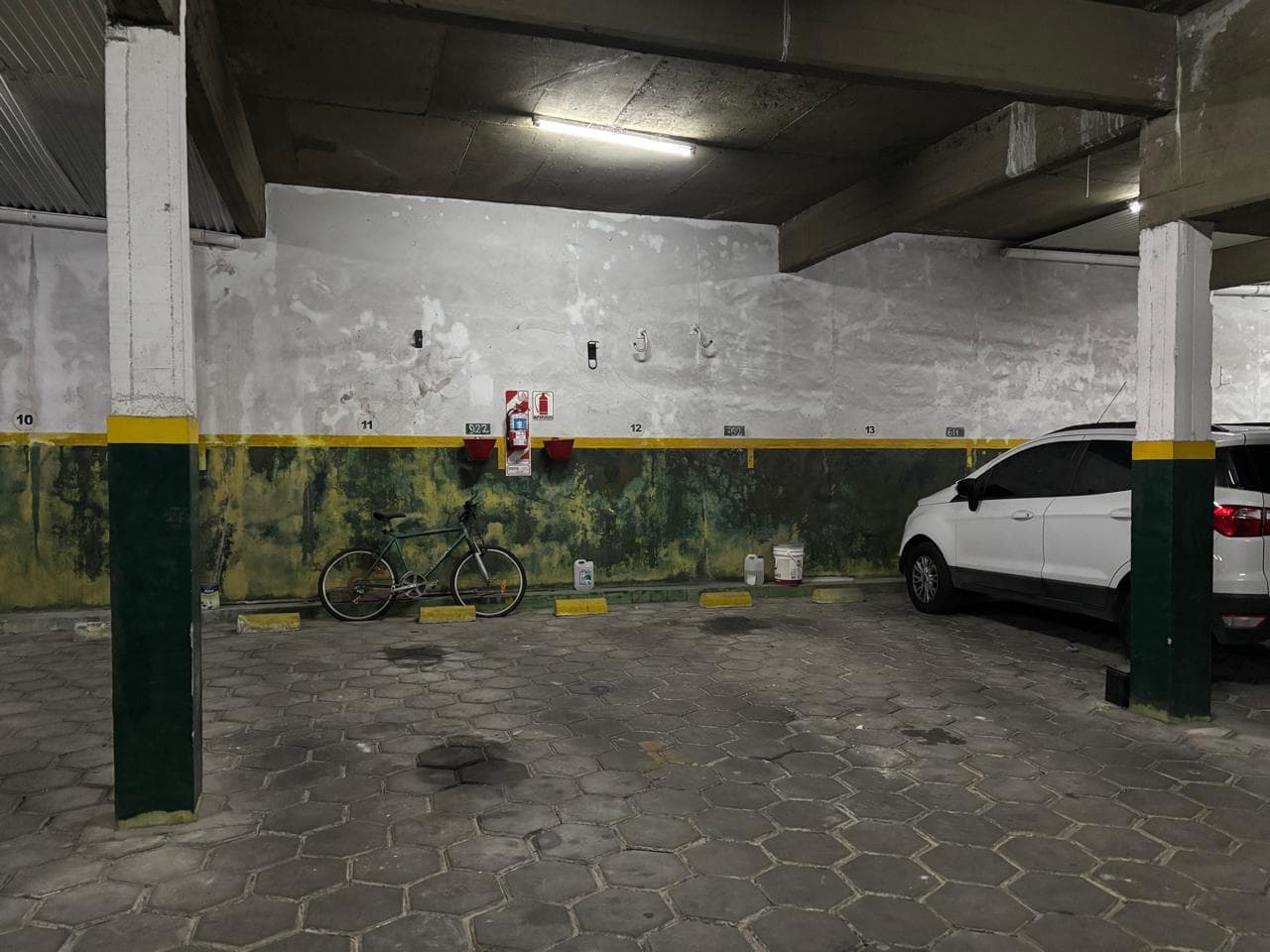 3- or 4-room apartment with amenities and a garage. North Almagro