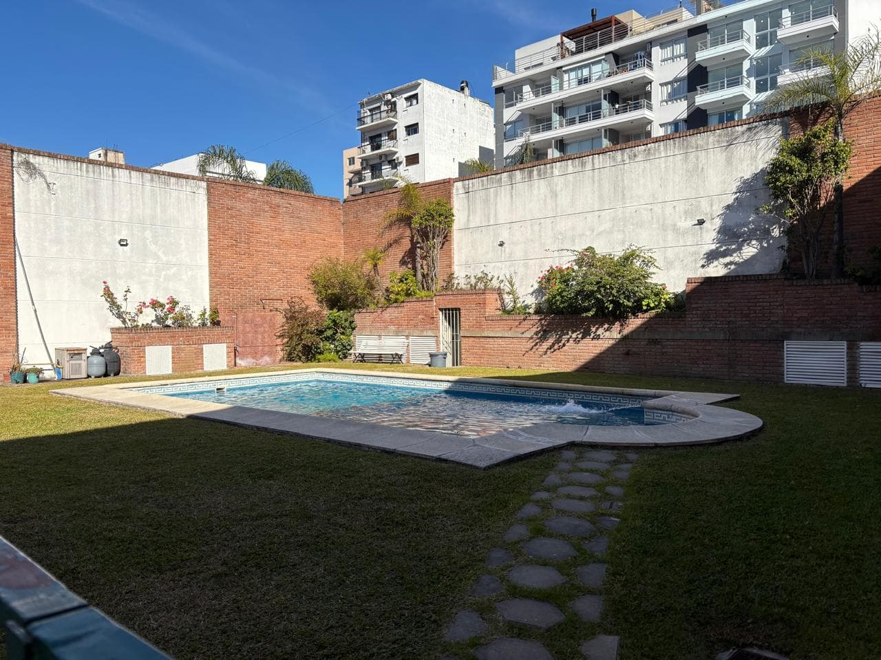 3- or 4-room apartment with amenities and a garage. North Almagro