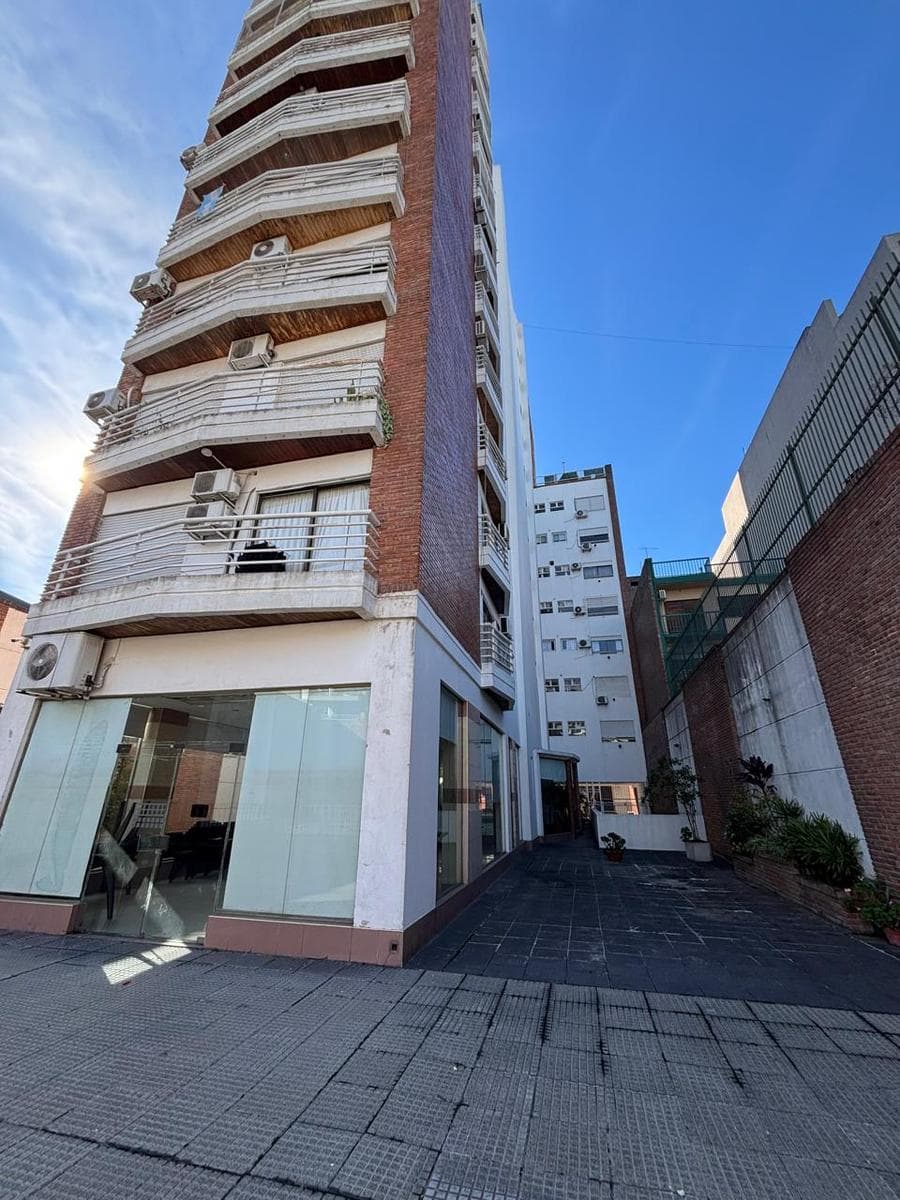 3- or 4-room apartment with amenities and a garage. North Almagro