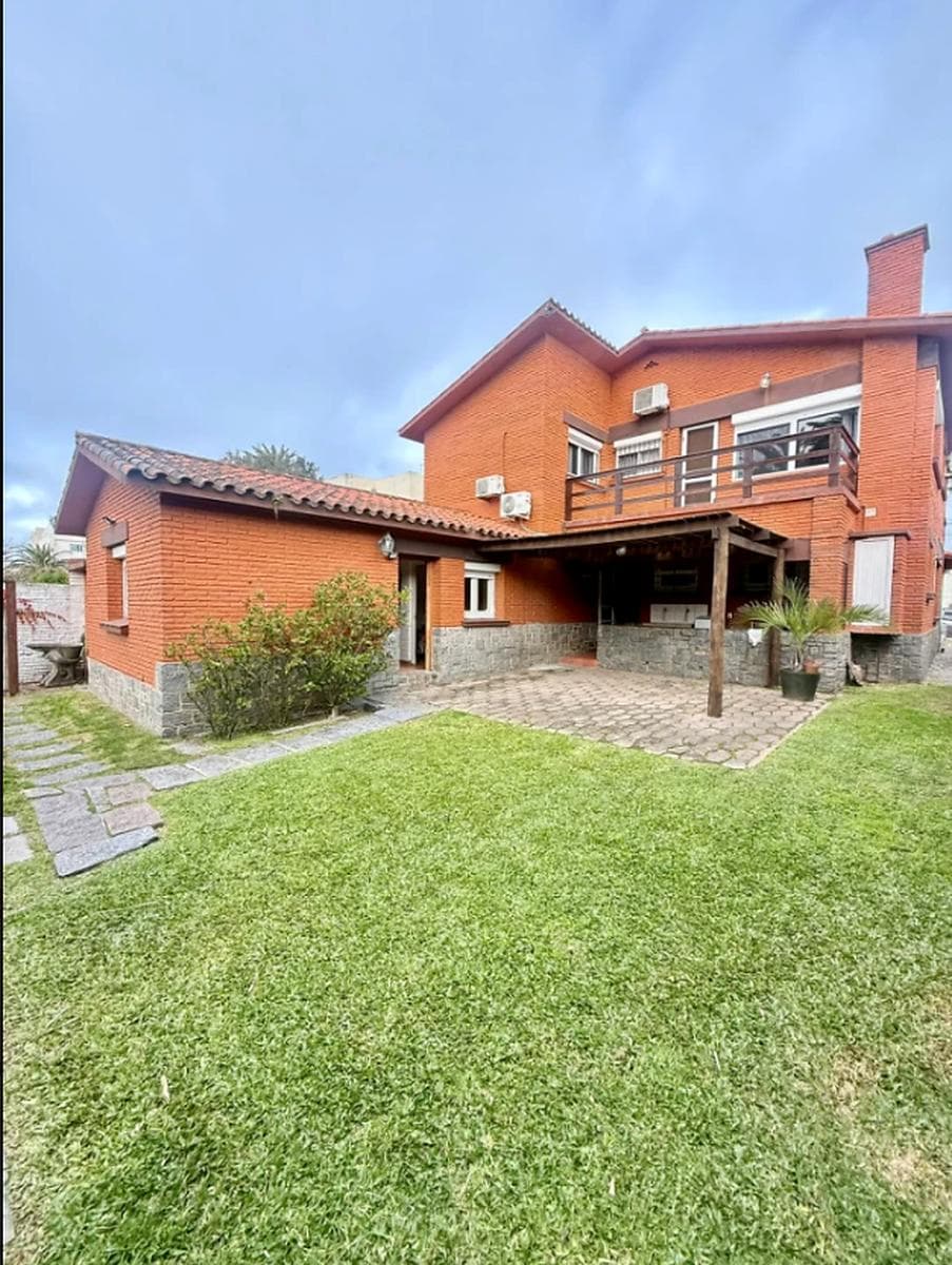 4-Bedroom House for Annual Rent in the Faro Area, Peninsula
