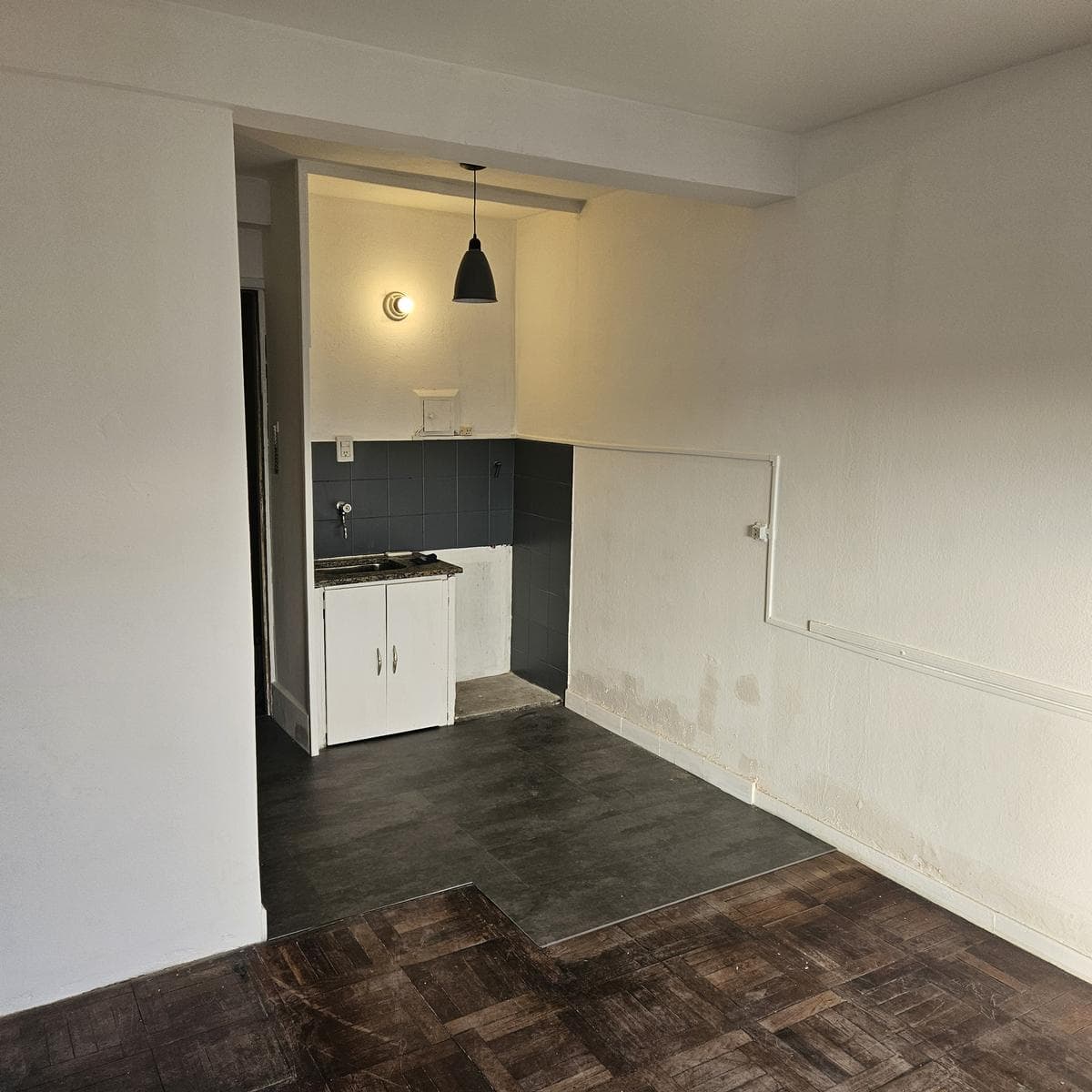 For Sale: Studio Apartment in Balvanera with a Balcony