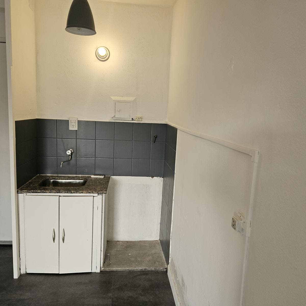 For Sale: Studio Apartment in Balvanera with a Balcony