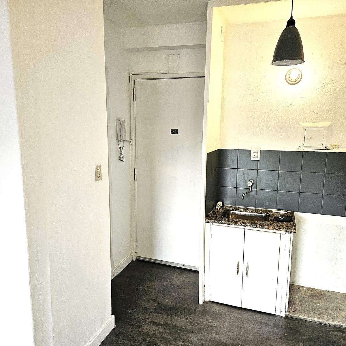 For Sale: Studio Apartment in Balvanera with a Balcony