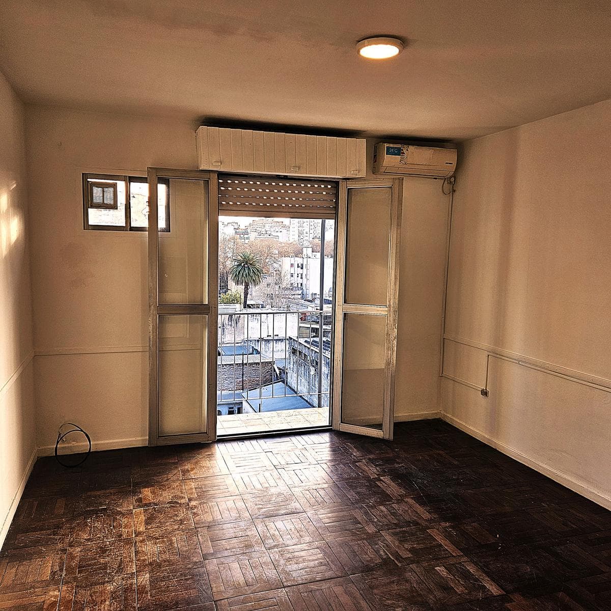 For Sale: Studio Apartment in Balvanera with a Balcony