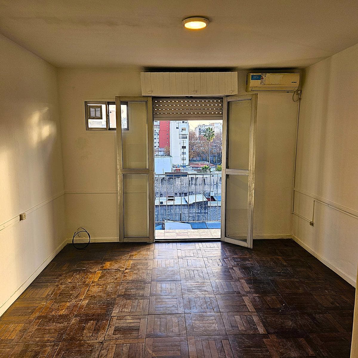 For Sale: Studio Apartment in Balvanera with a Balcony