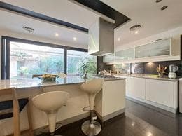Two-story house for sale, 5 rooms, park, barbecue area, parking spaces, terrace, Villa Ballester.