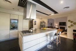 Two-story house for sale, 5 rooms, park, barbecue area, parking spaces, terrace, Villa Ballester.