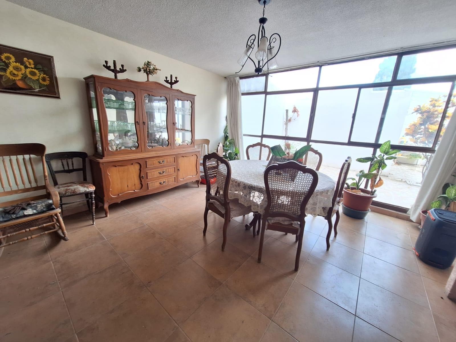 Modern House in León with 4 Bedrooms, a Maid's Room, and a Backyard
