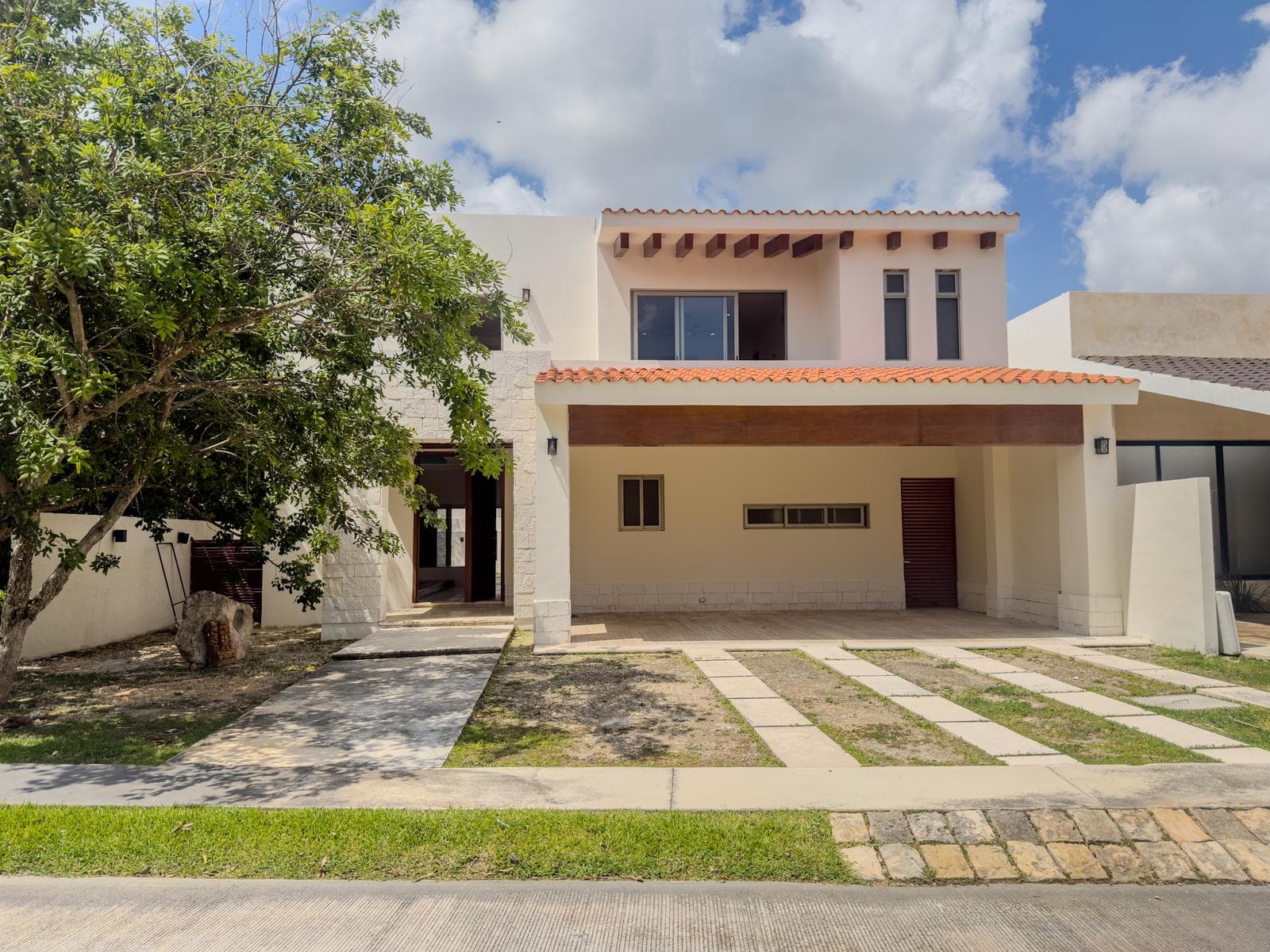 House for Sale in Mérida on a Private Street in Cholul
