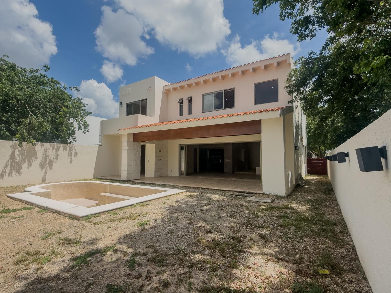 House for Sale in Mérida on a Private Street in Cholul