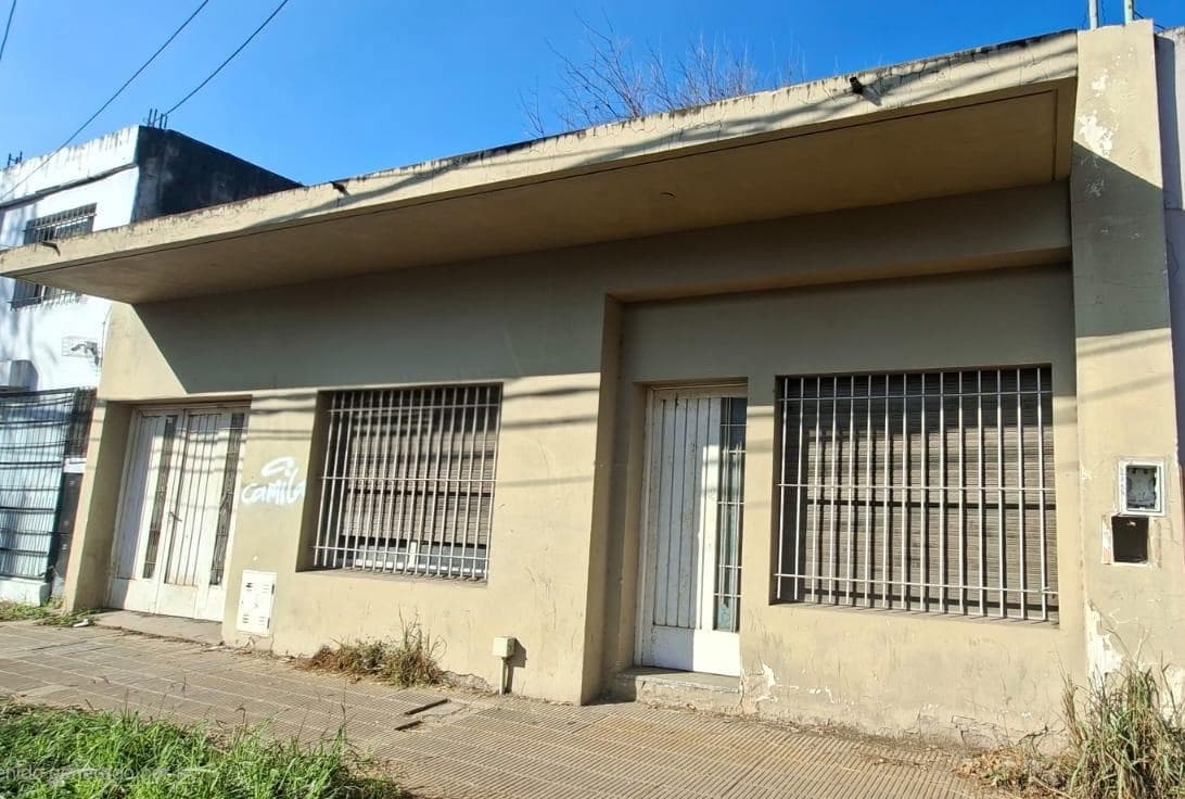 3-Bedroom House with Park in Muñiz - Mortgage-Eligible