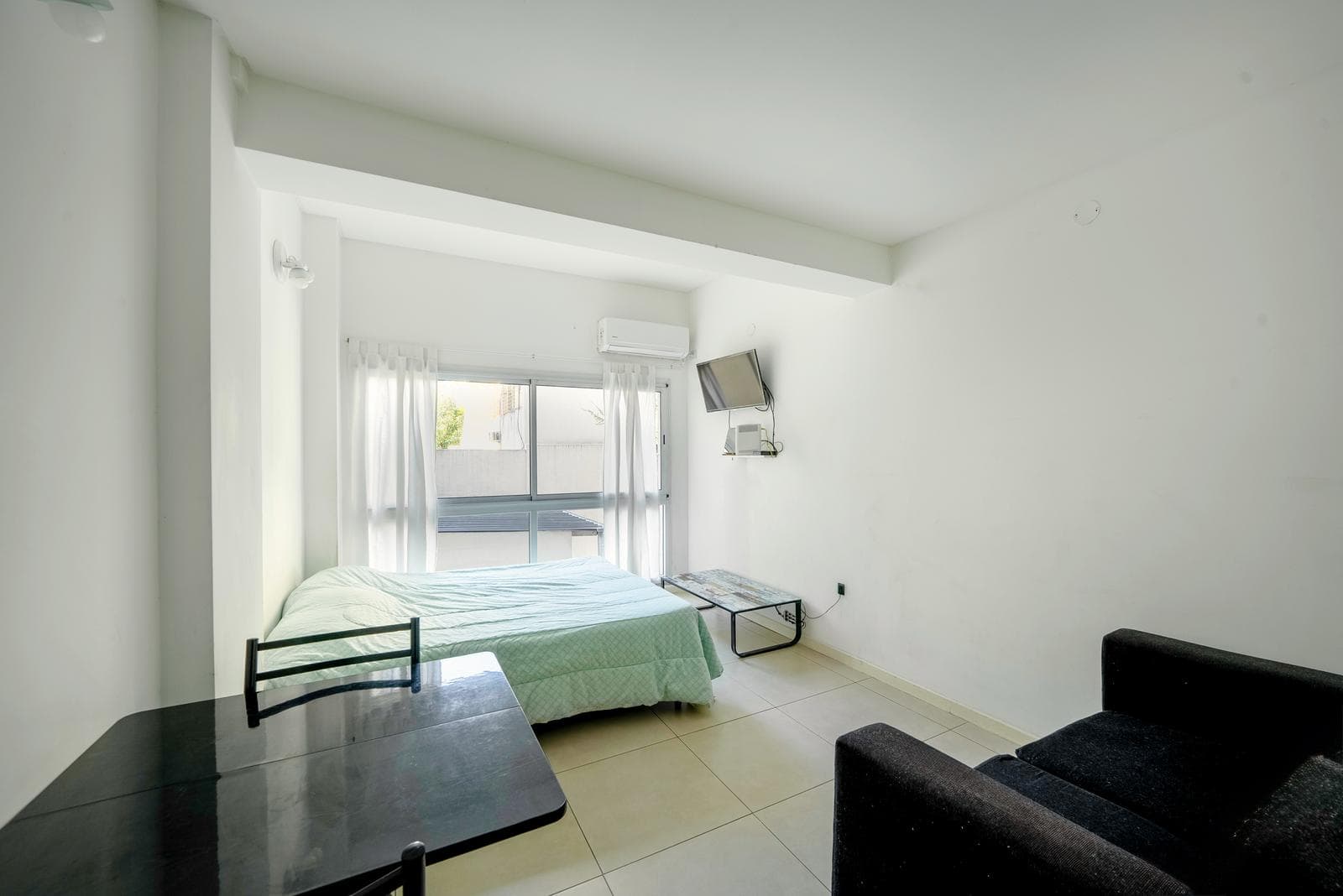 Furnished studio apartment with amenities available for short-term rent in Almagro