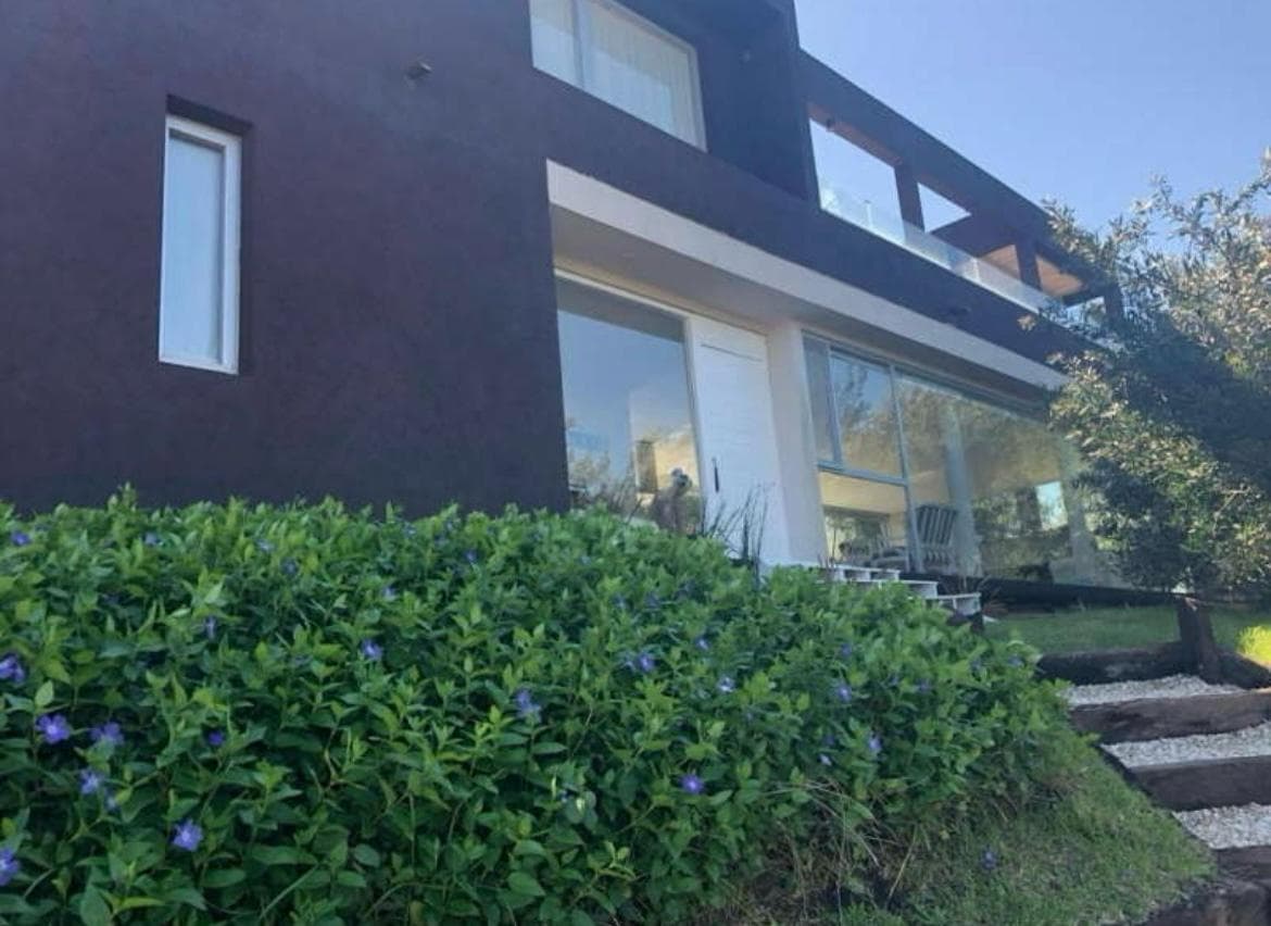 4-Bedroom House for Sale in the Golf II Neighborhood, Costa Esmeralda