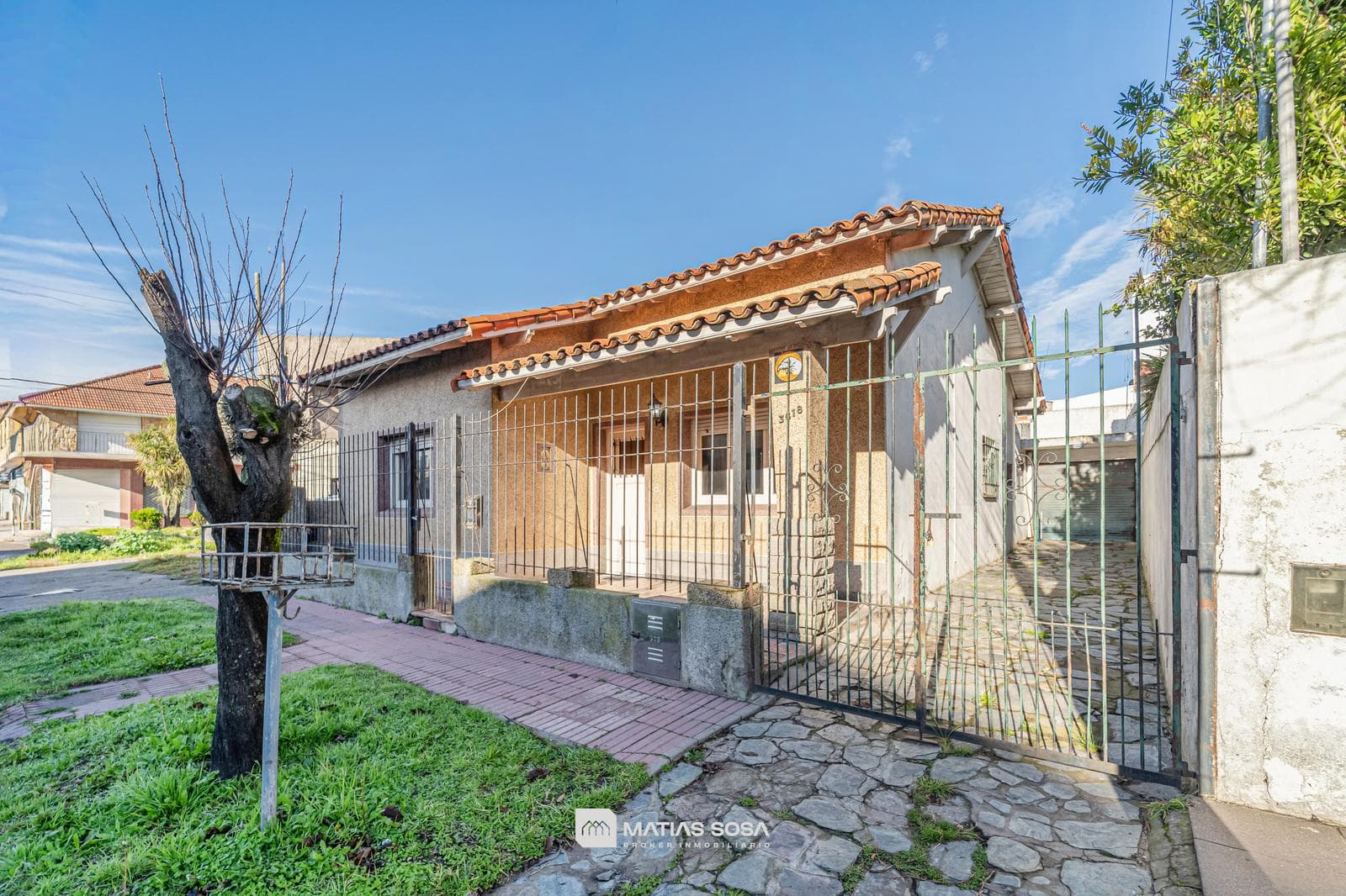 For Sale - House - 3 rooms - Apartment - Barbecue Area - In Need of Renovation - Puerto