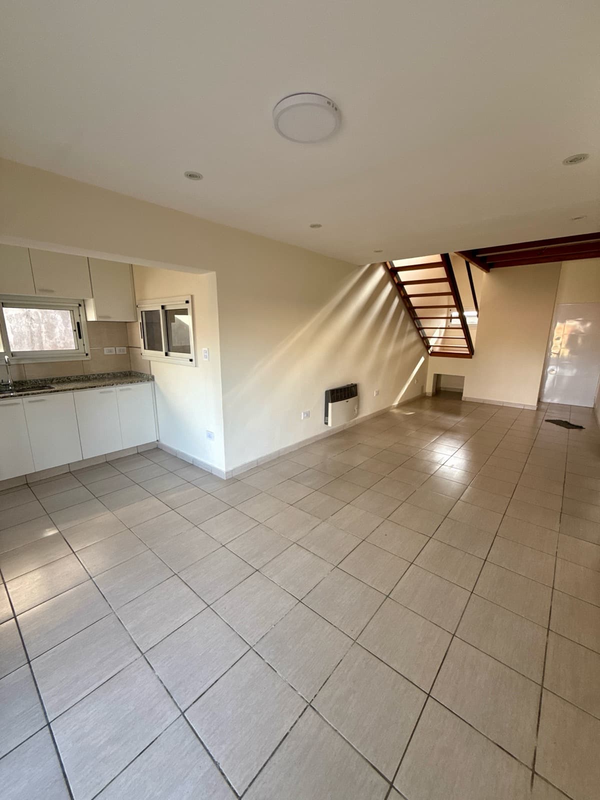 House in Funes: three bedrooms, spacious lot, all utilities included