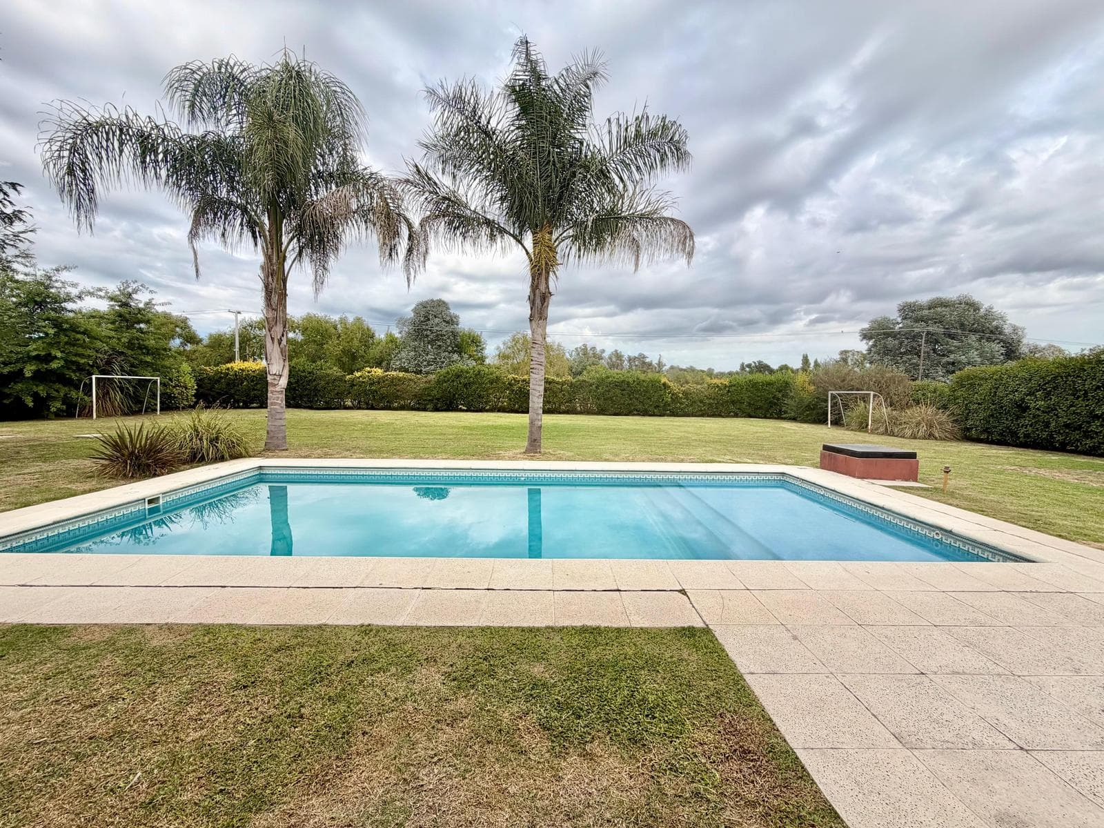 House for sale: 5 rooms, pool, garden, Luján and San Roque regions