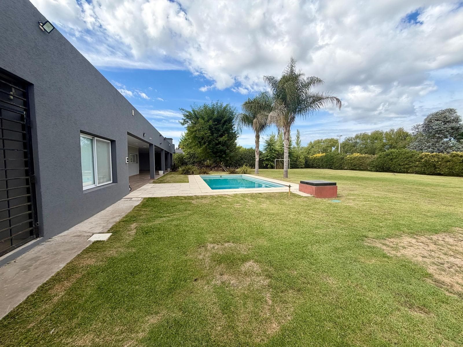 House for sale: 5 rooms, pool, garden, Luján and San Roque regions