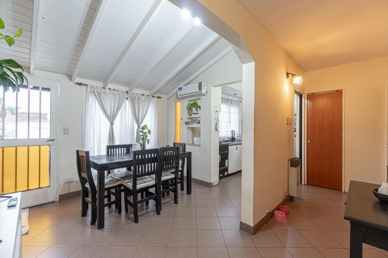 Three-room penthouse for sale, in very good condition, on the top floor, with a balcony, in Villa Ballester