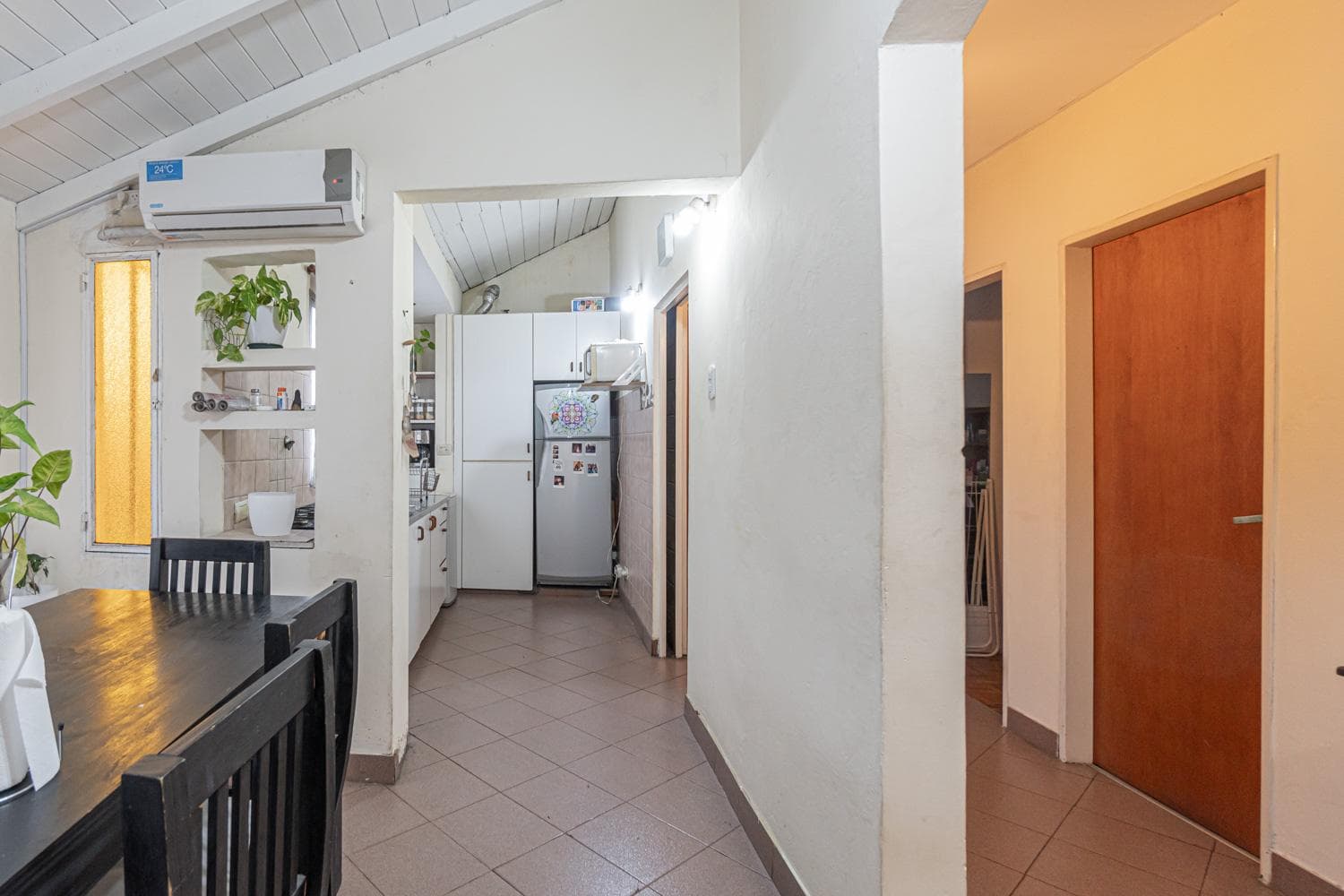 Three-room penthouse for sale, in very good condition, on the top floor, with a balcony, in Villa Ballester