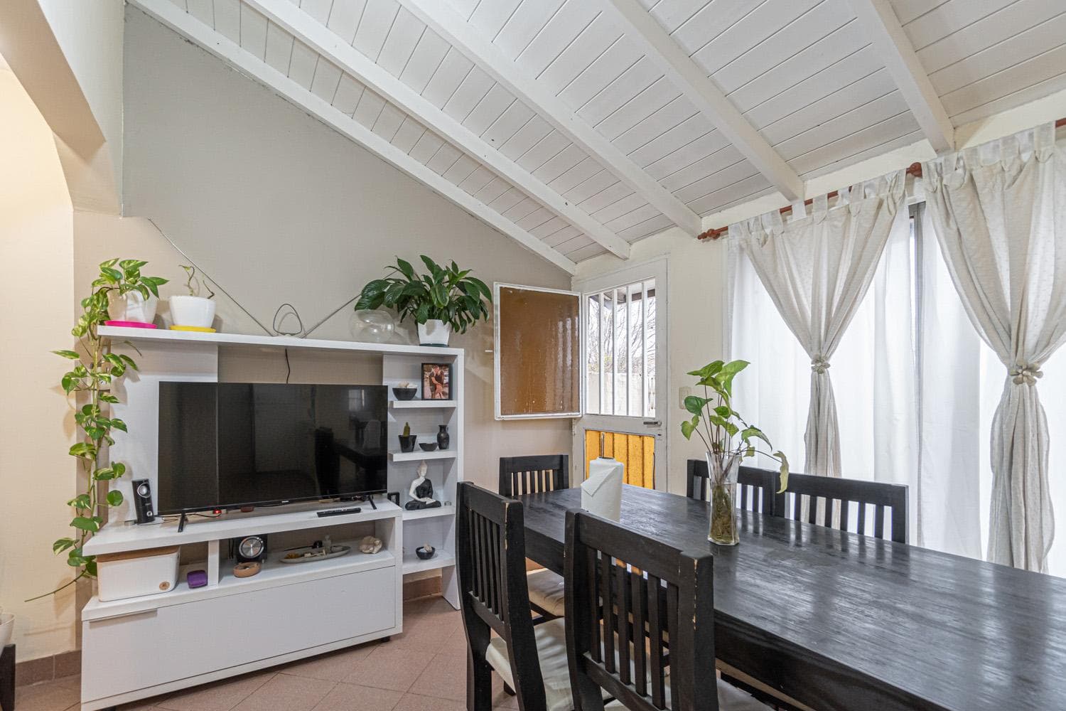 Three-room penthouse for sale, in very good condition, on the top floor, with a balcony, in Villa Ballester
