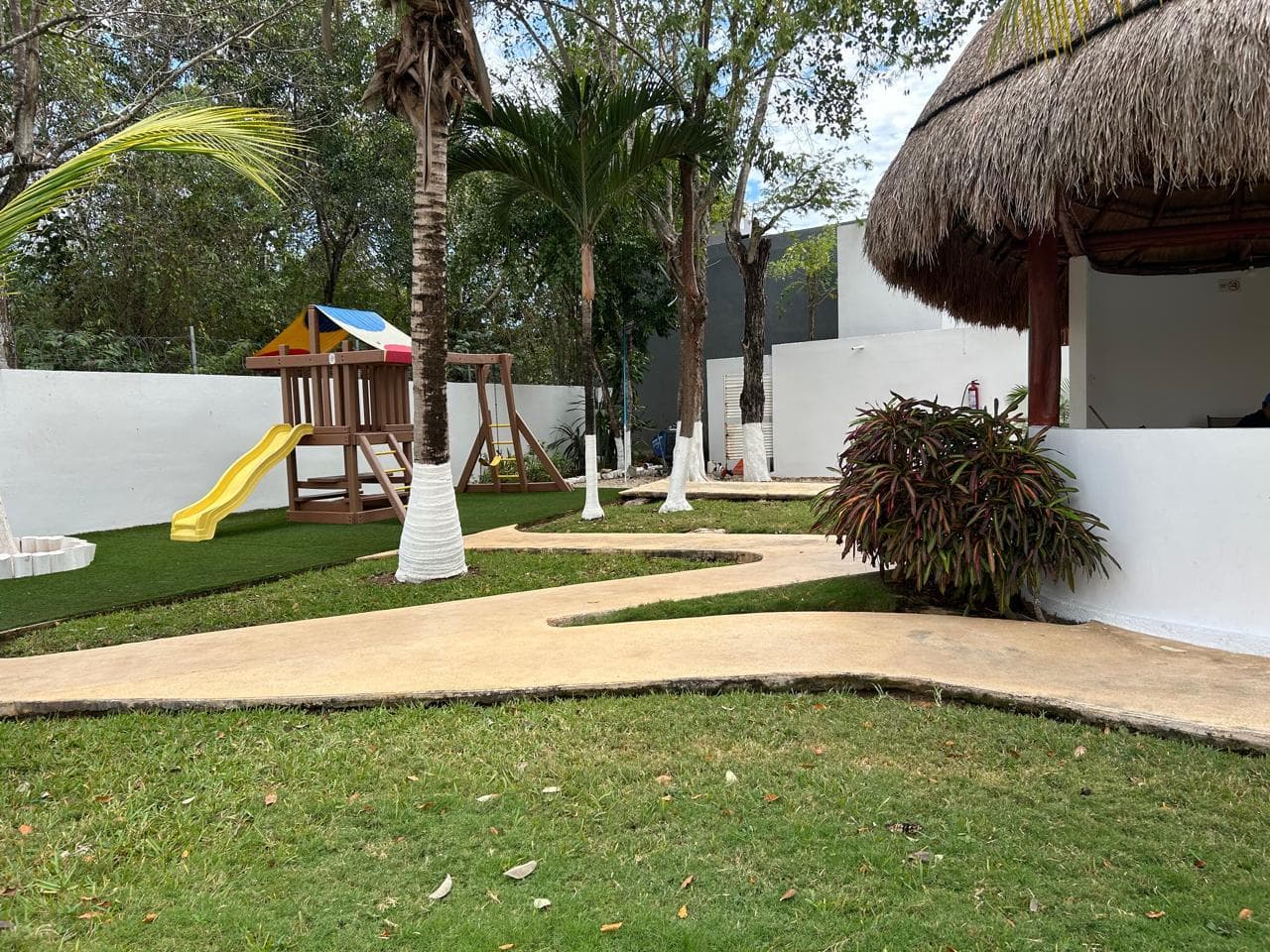 HOUSE FOR SALE IN PUNTA ESTRELLA with an elevator and a transformer