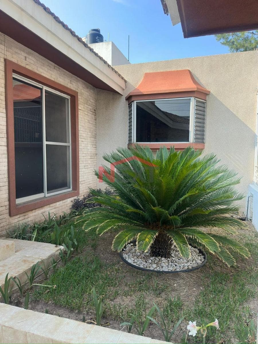 House for Sale in Colonia Jardín | Attached Apartment | Opportunity to Renovate or Develop Apartments | Saltillo, Coahuila