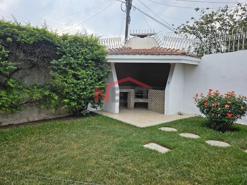 House for Sale in Colonia Jardín | Attached Apartment | Opportunity to Renovate or Develop Apartments | Saltillo, Coahuila